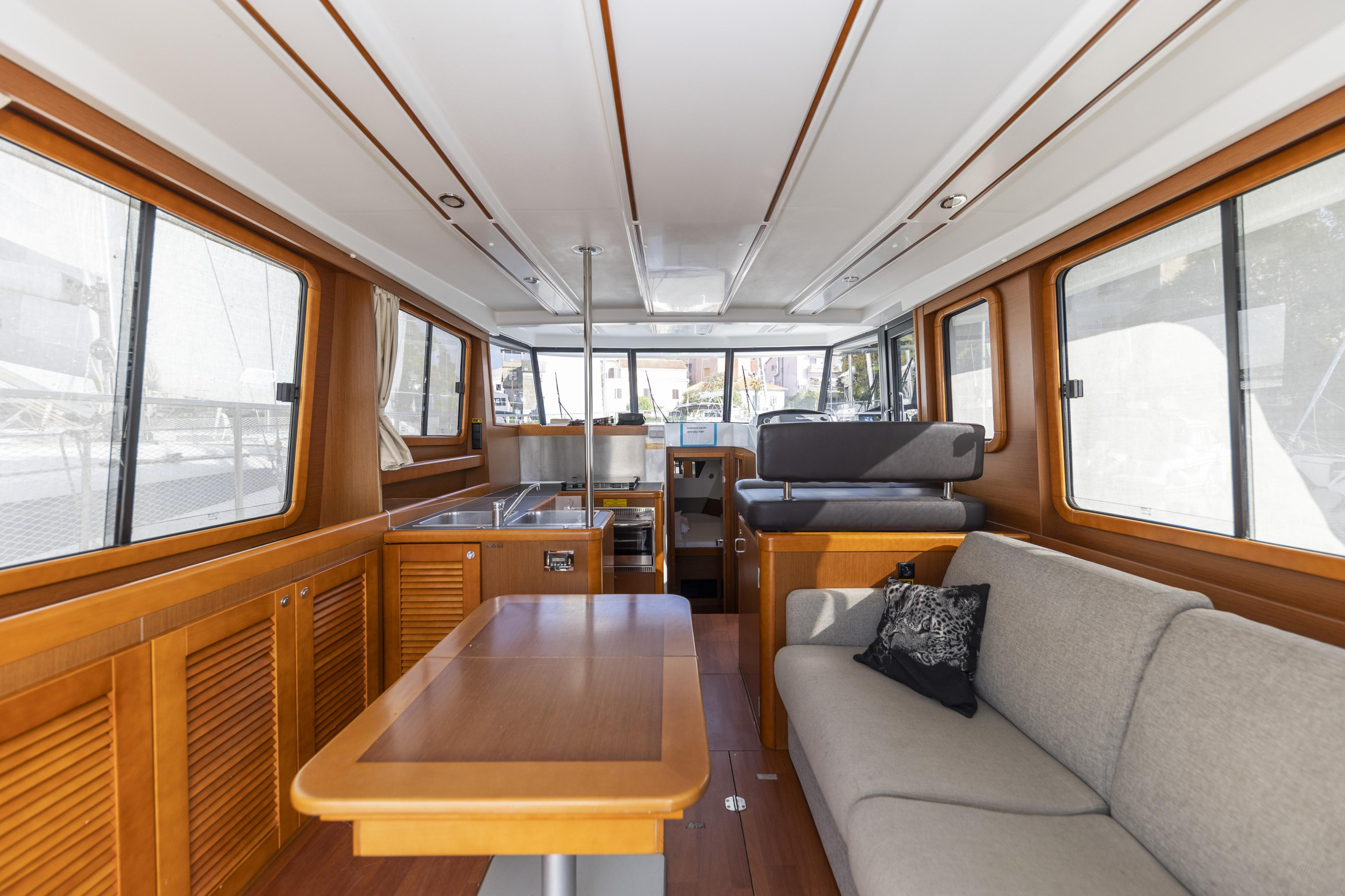 Swift Trawler 34 Fly — photo 6