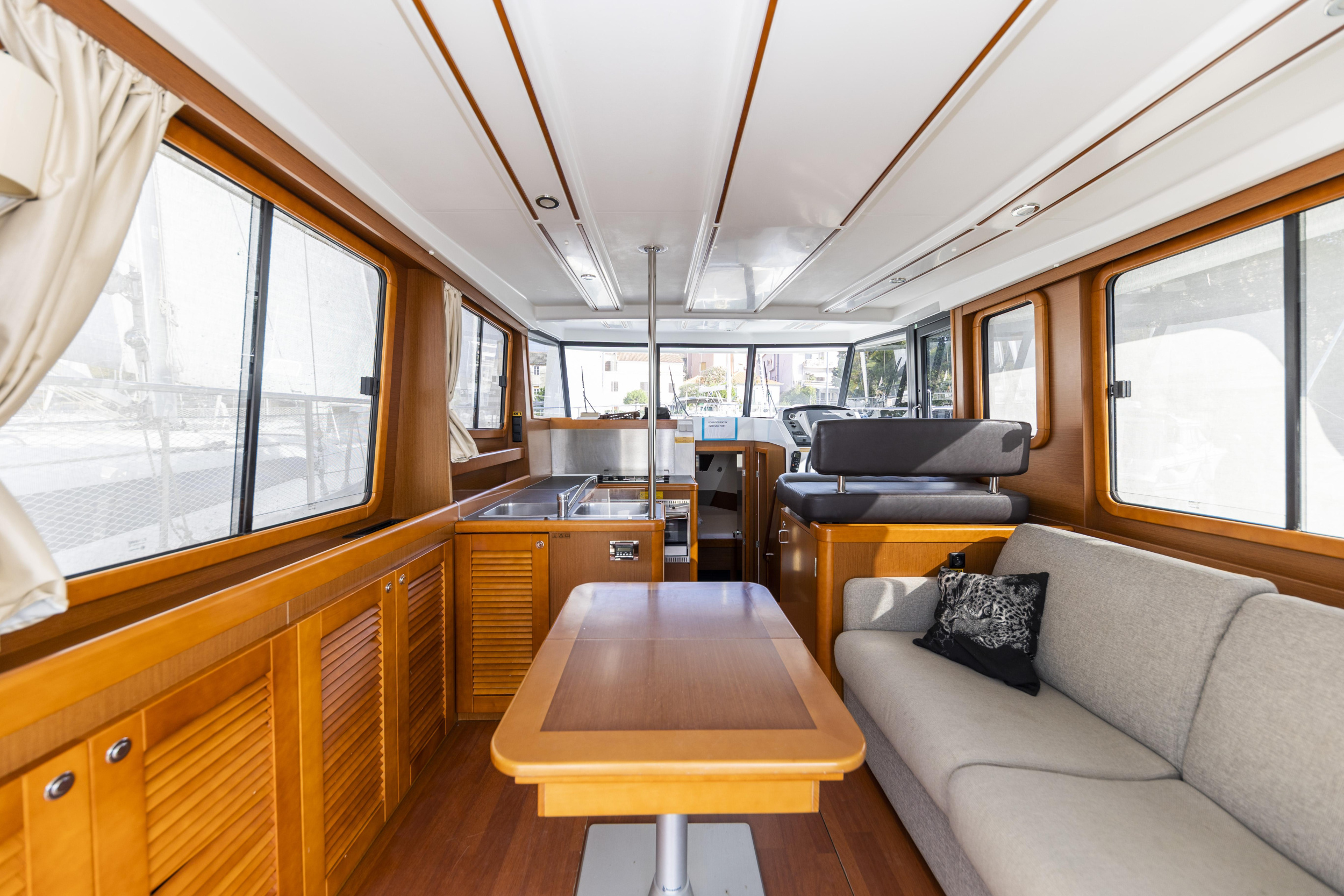 Swift Trawler 34 Fly — photo 4