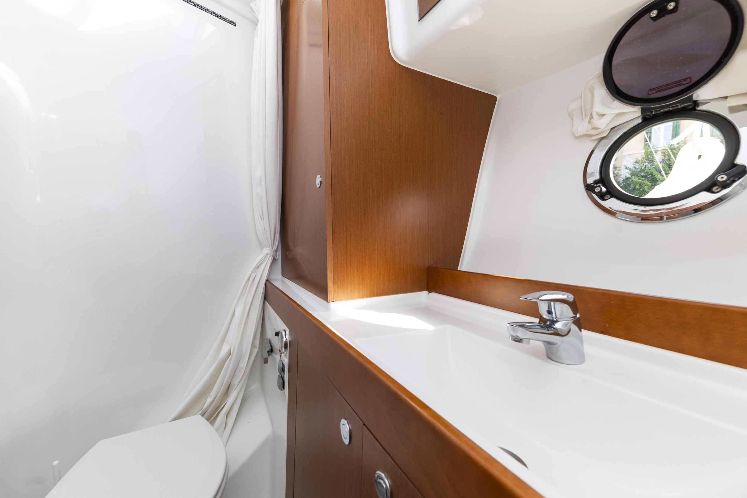 Swift Trawler 34 Fly — photo 20
