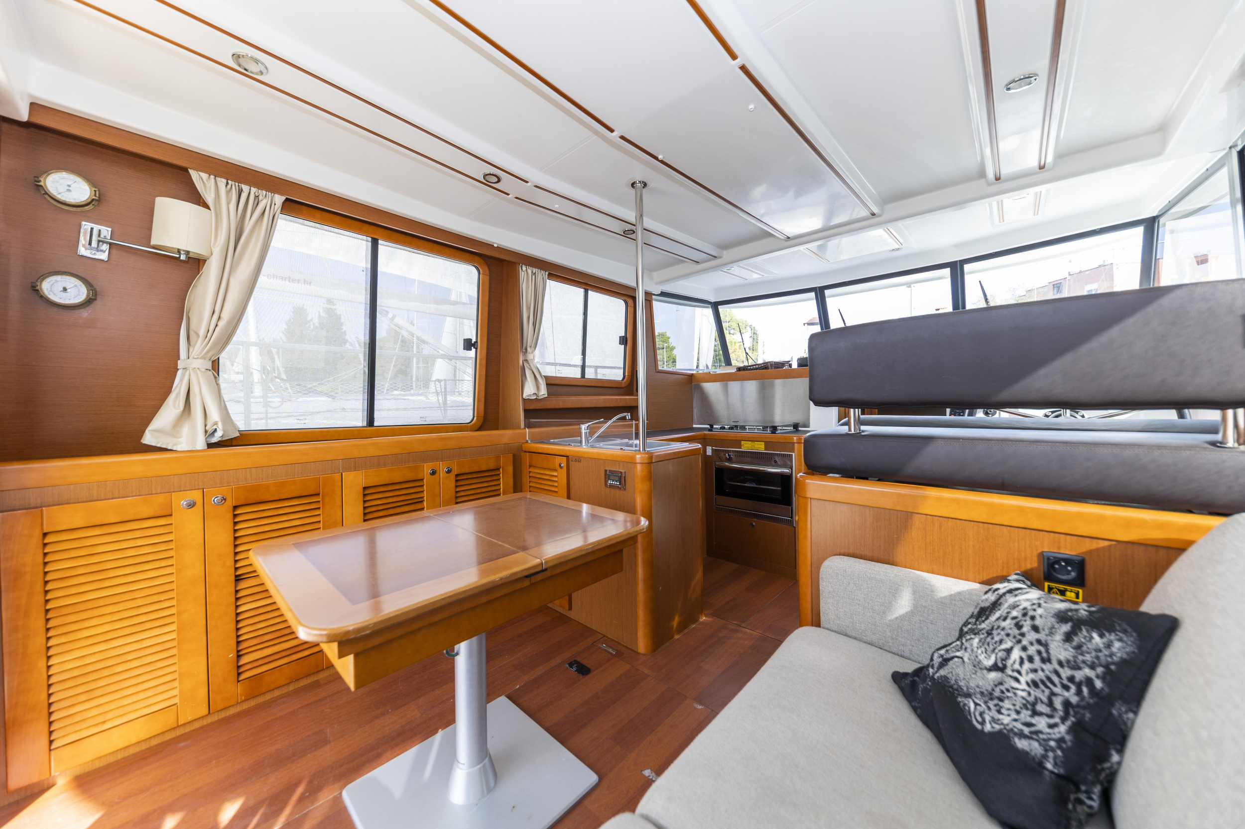 Swift Trawler 34 Fly — photo 11