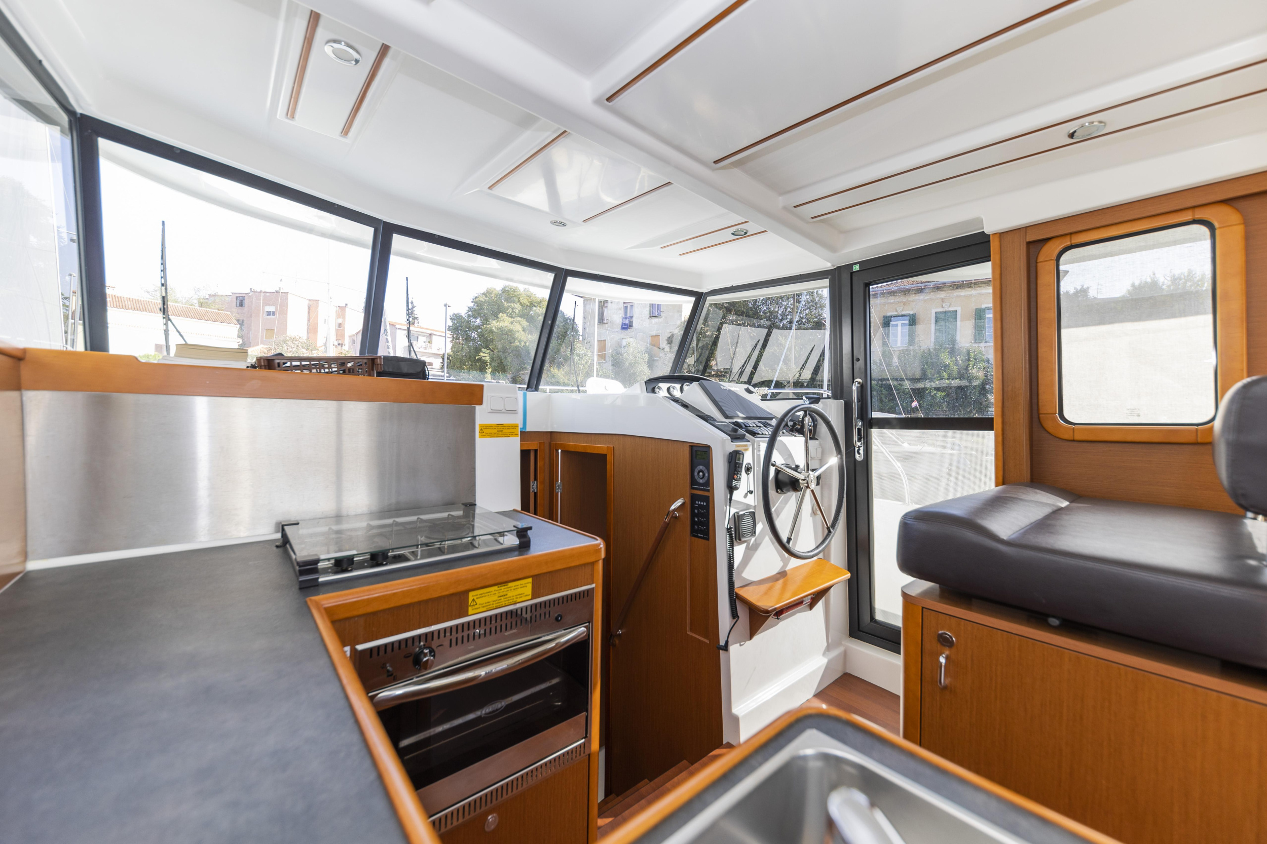 Swift Trawler 34 Fly — photo 14
