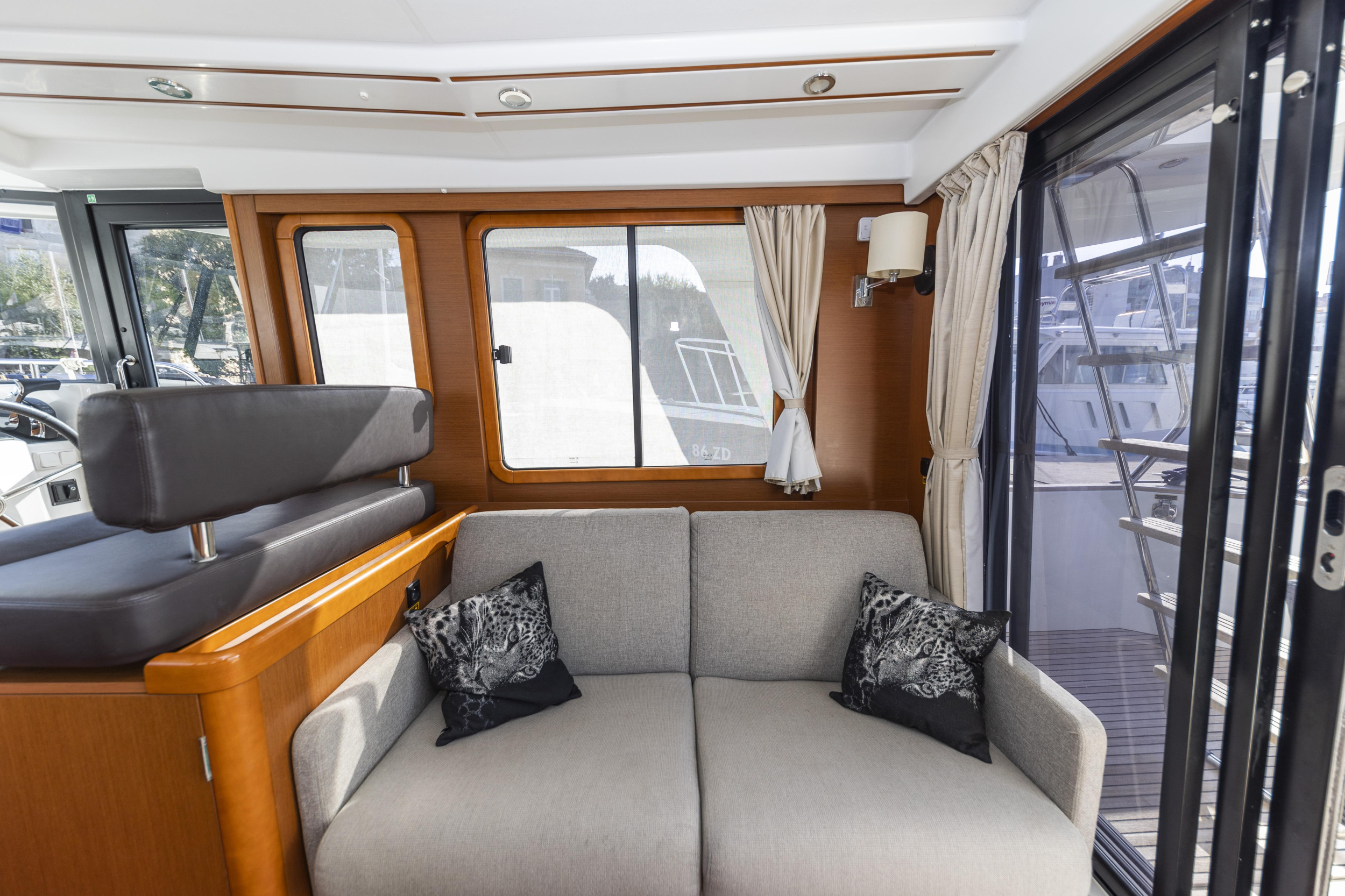Swift Trawler 34 Fly — photo 22