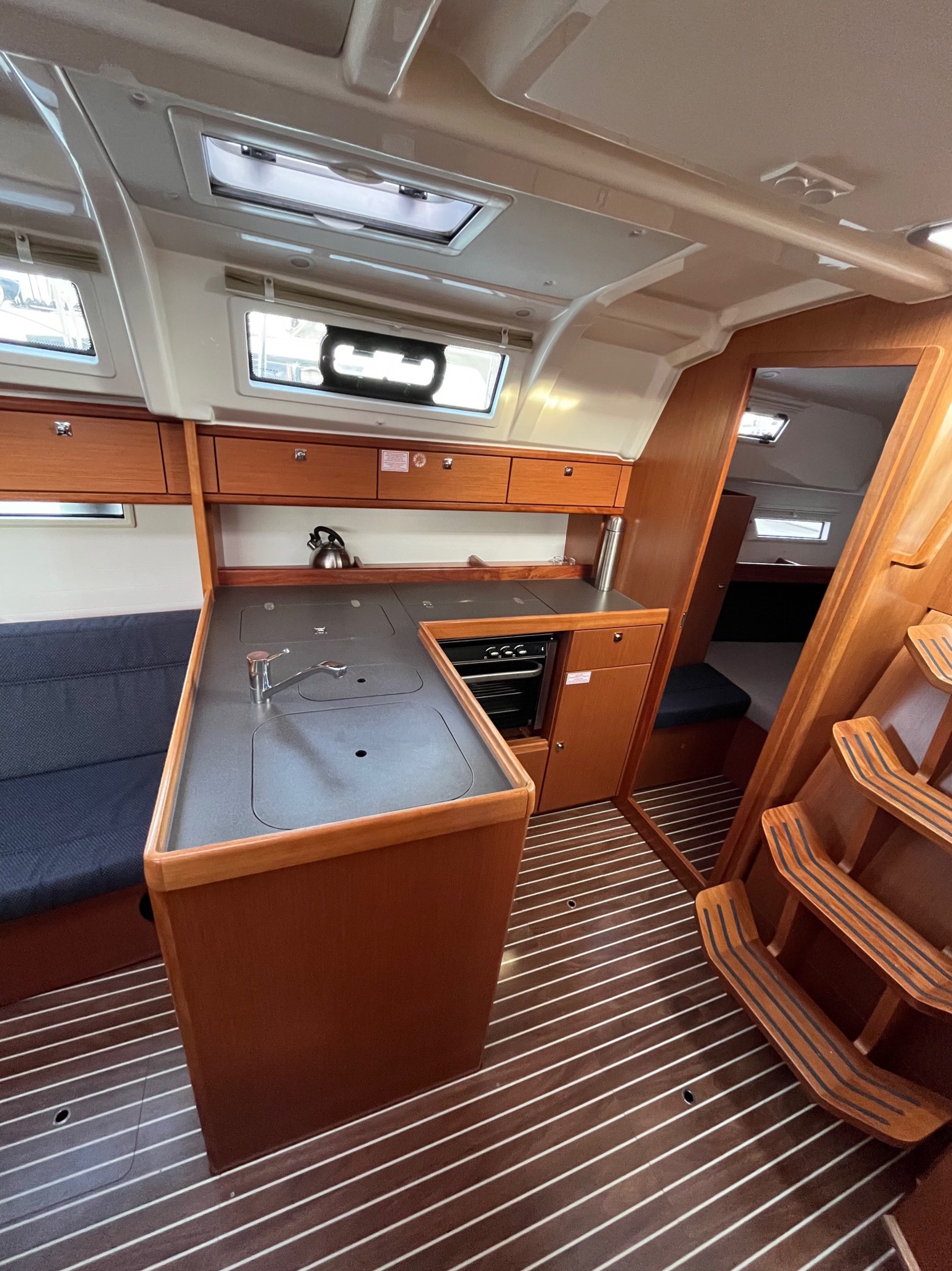 Bavaria Cruiser 37 — photo 16