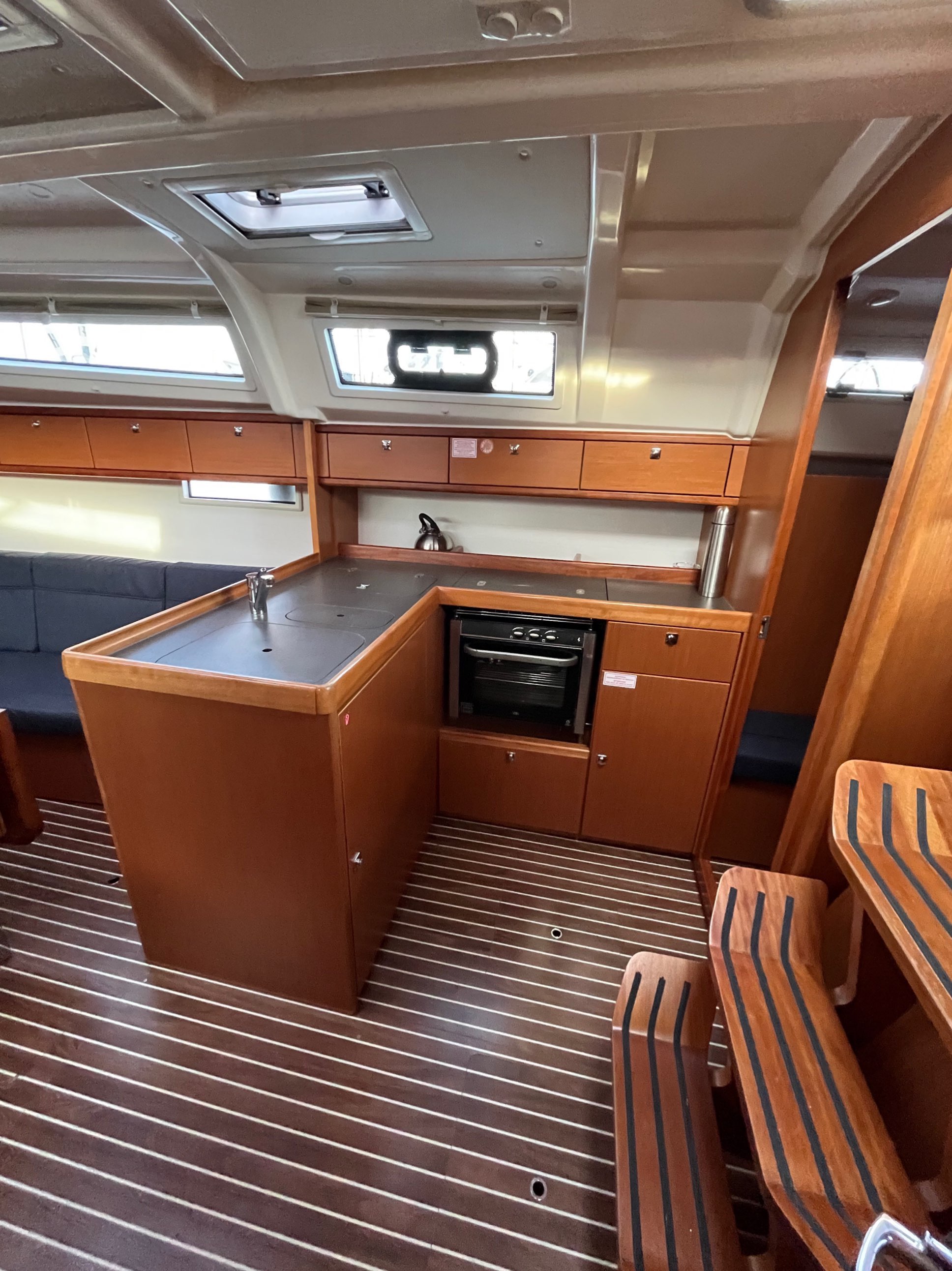 Bavaria Cruiser 37 — photo 6