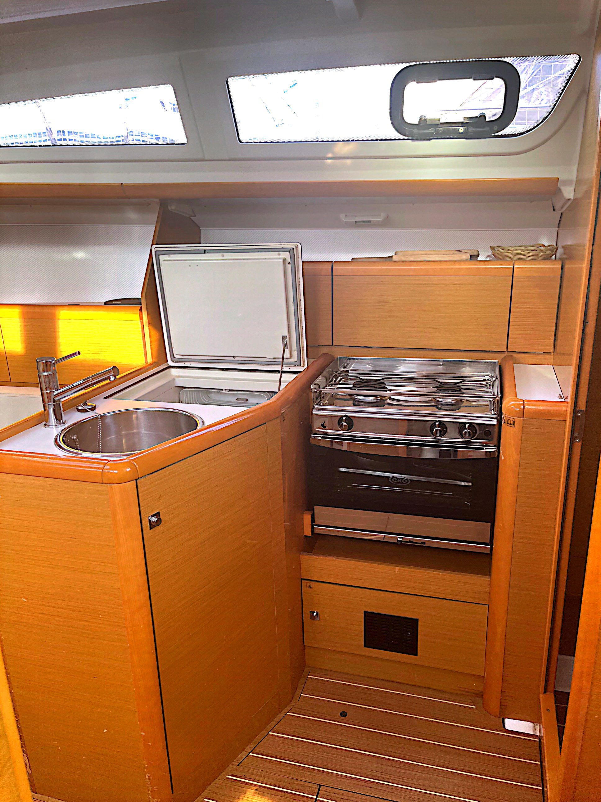 Sun Odyssey 33i — photo 17