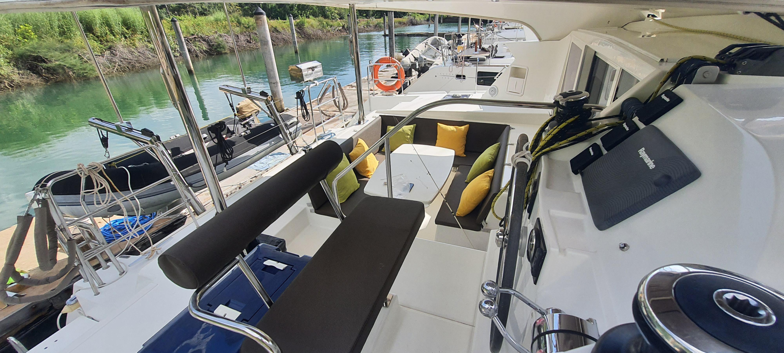 Lagoon 421 — photo 23