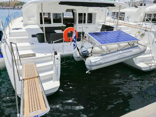 Lagoon 450 Fly — photo 1