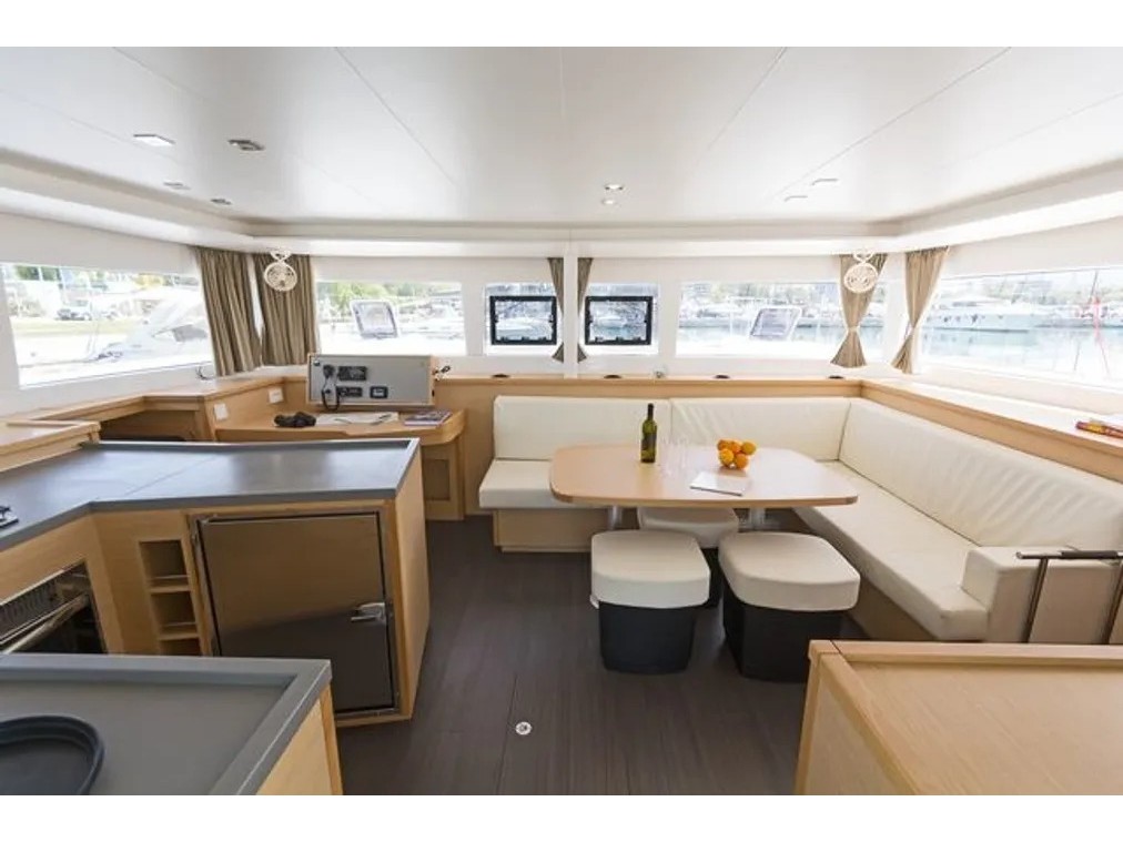 Lagoon 450 Fly — photo 10