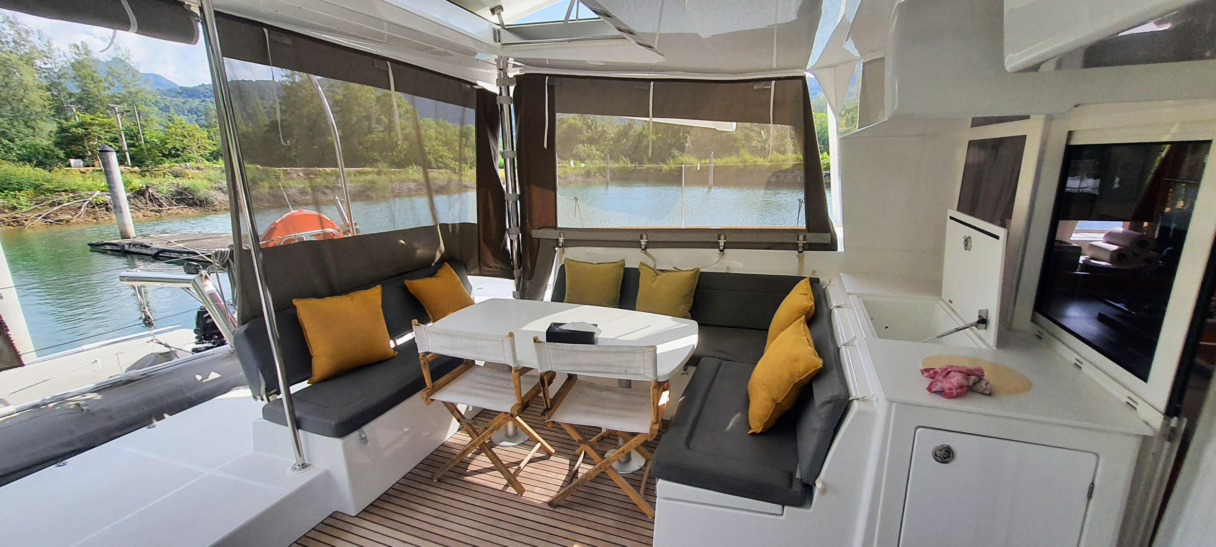 Lagoon 450 Fly — photo 8