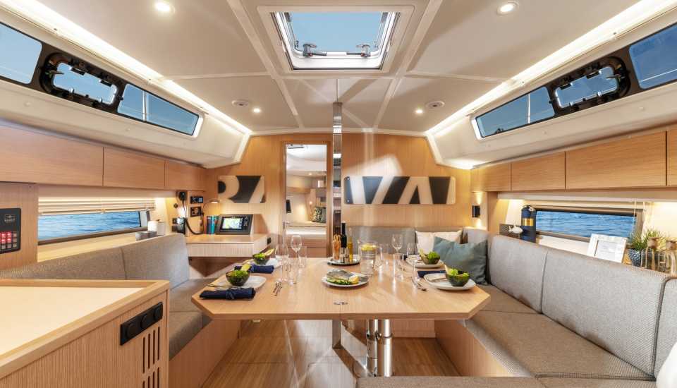 Bavaria C42 — photo 11