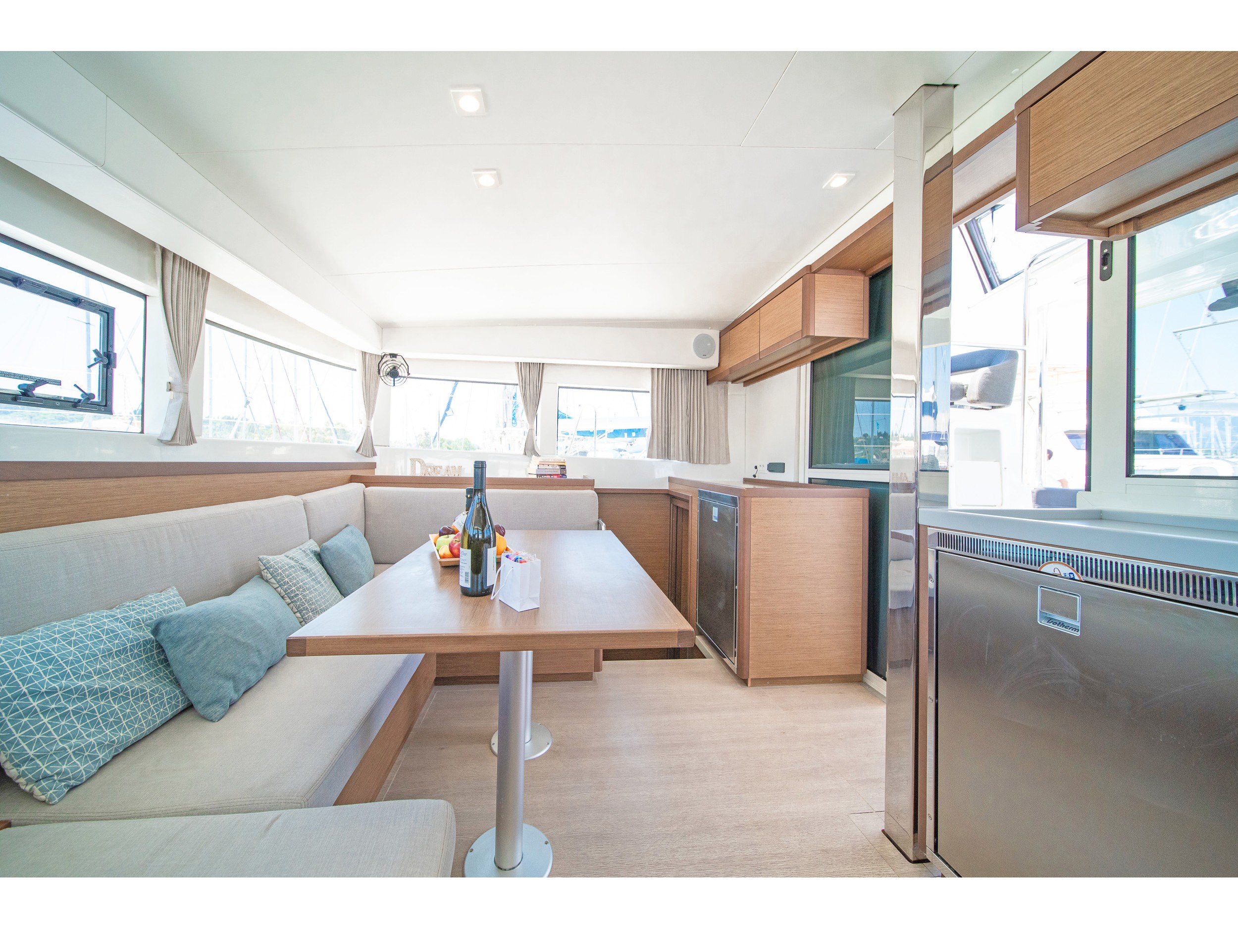 Lagoon 40 — photo 10