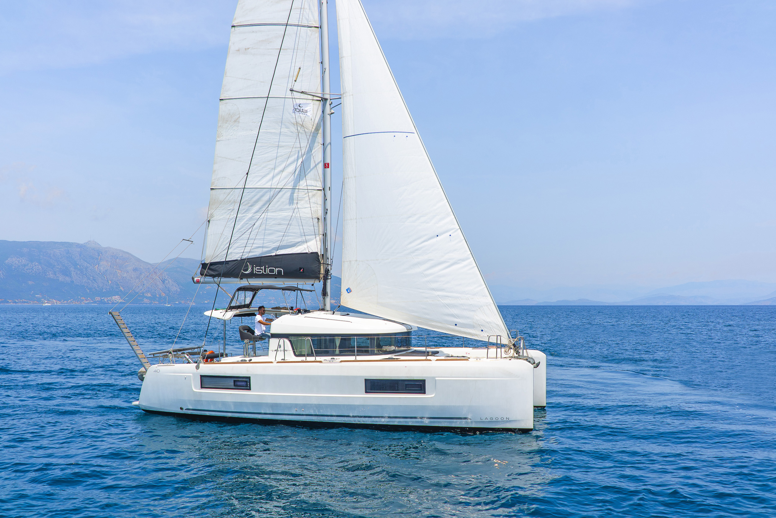 Lagoon 40 — photo 2