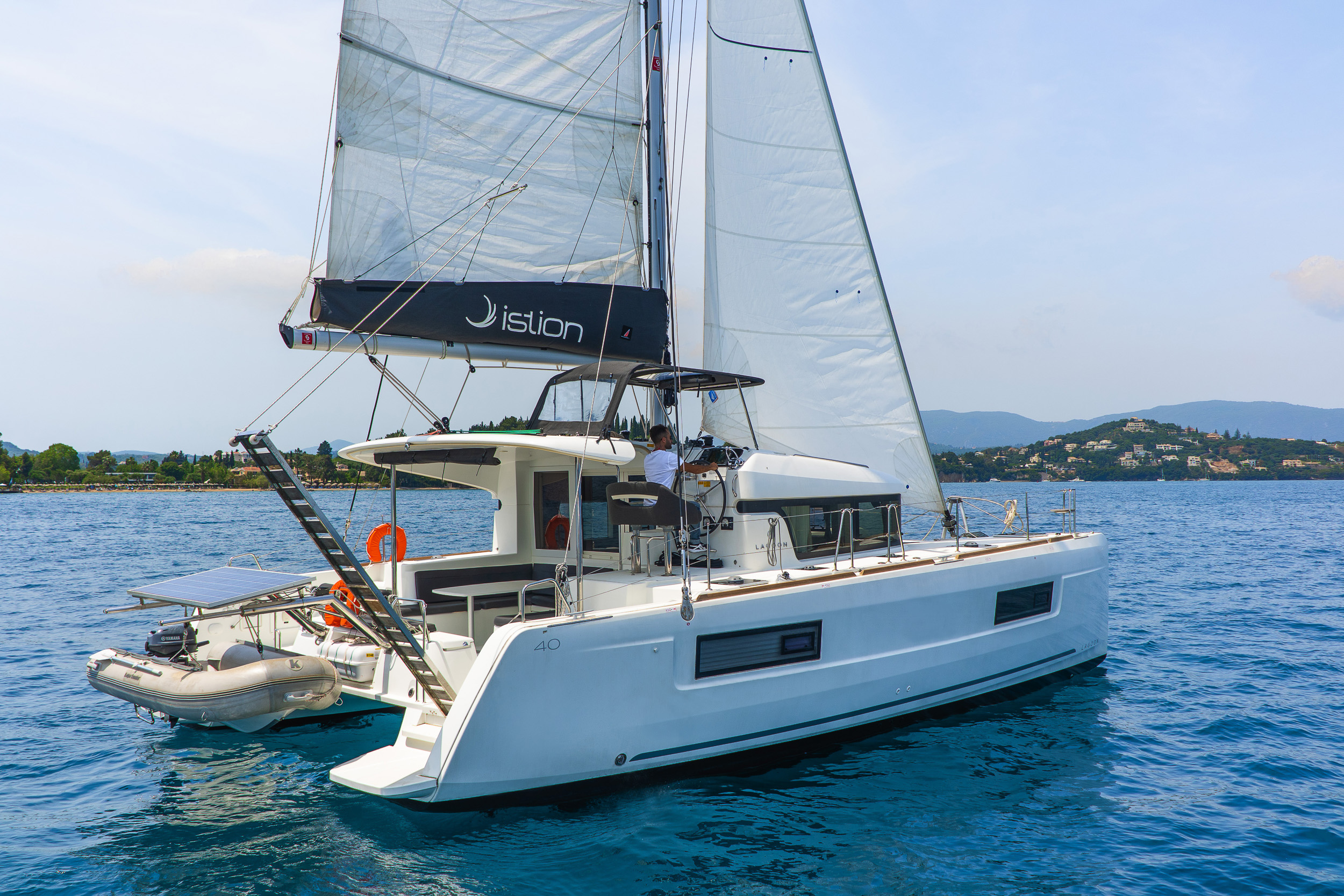 Lagoon 40 — photo 3