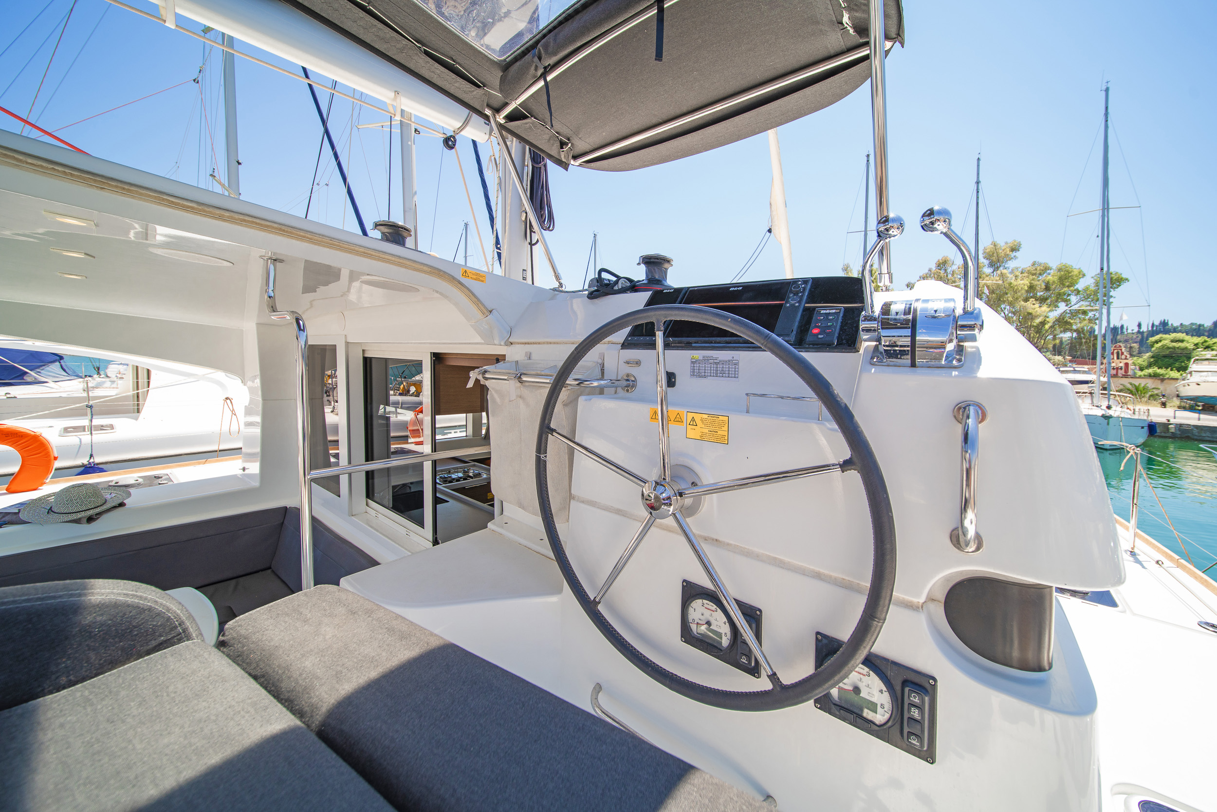 Lagoon 40 — photo 15