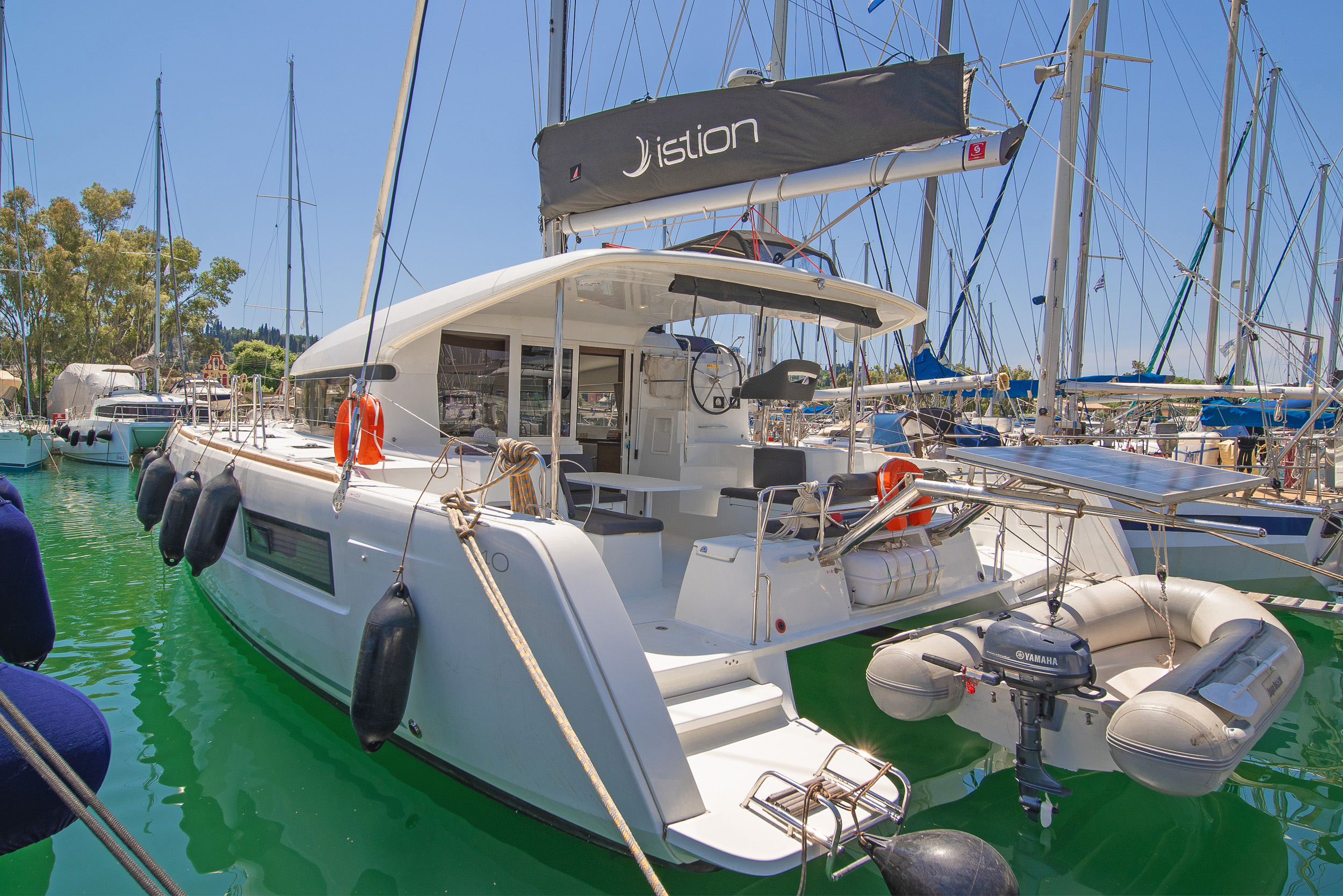Lagoon 40 — photo 12