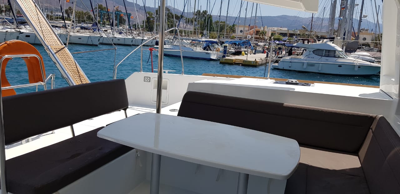 Lagoon 450 Fly — photo 8