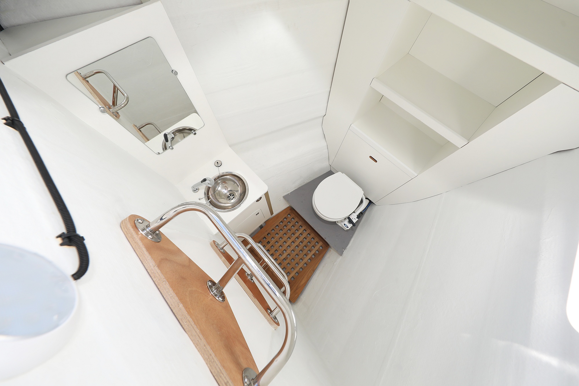 Lagoon 50/6 cab — photo 44