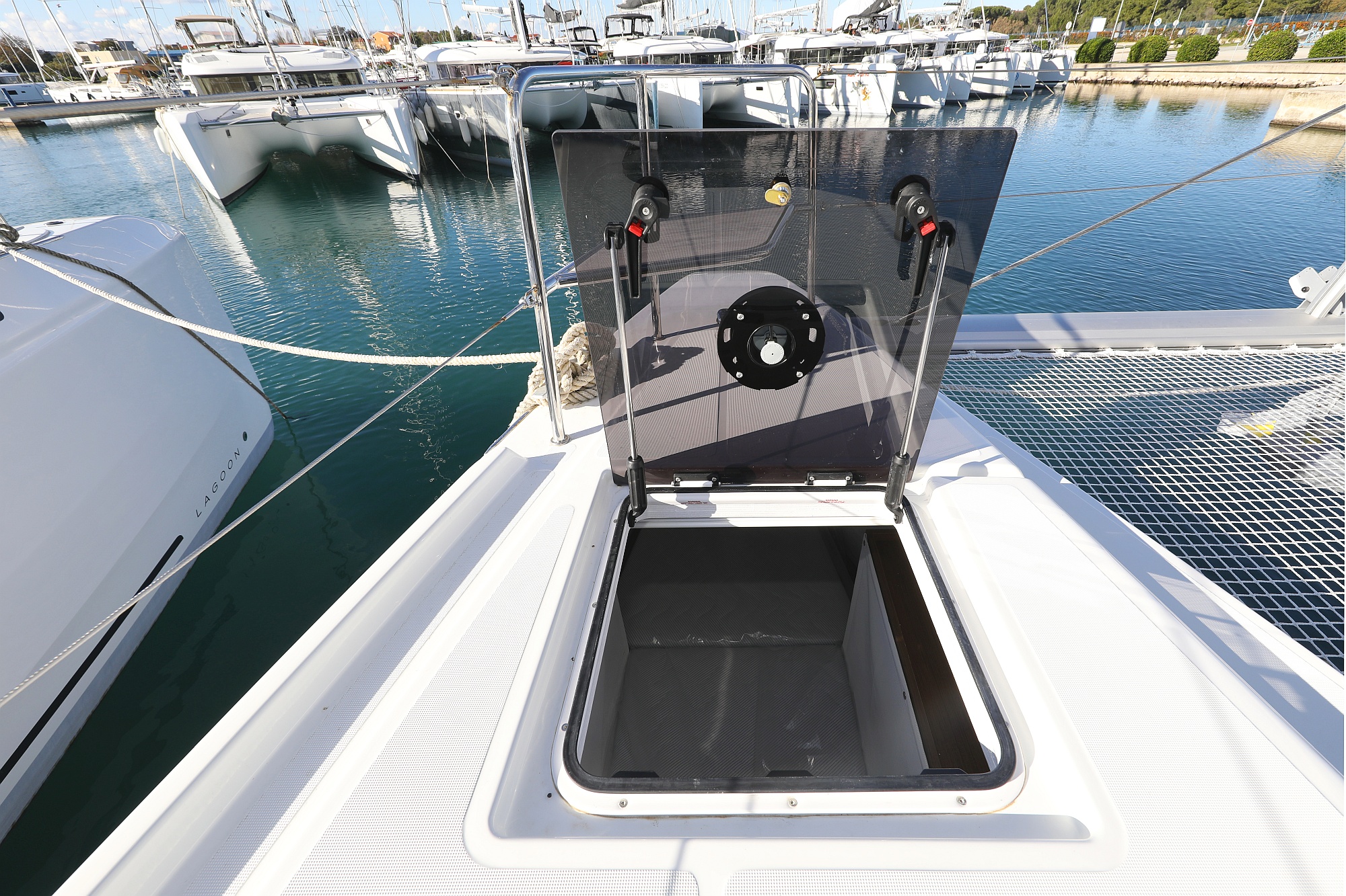 Lagoon 50/6 cab — photo 50