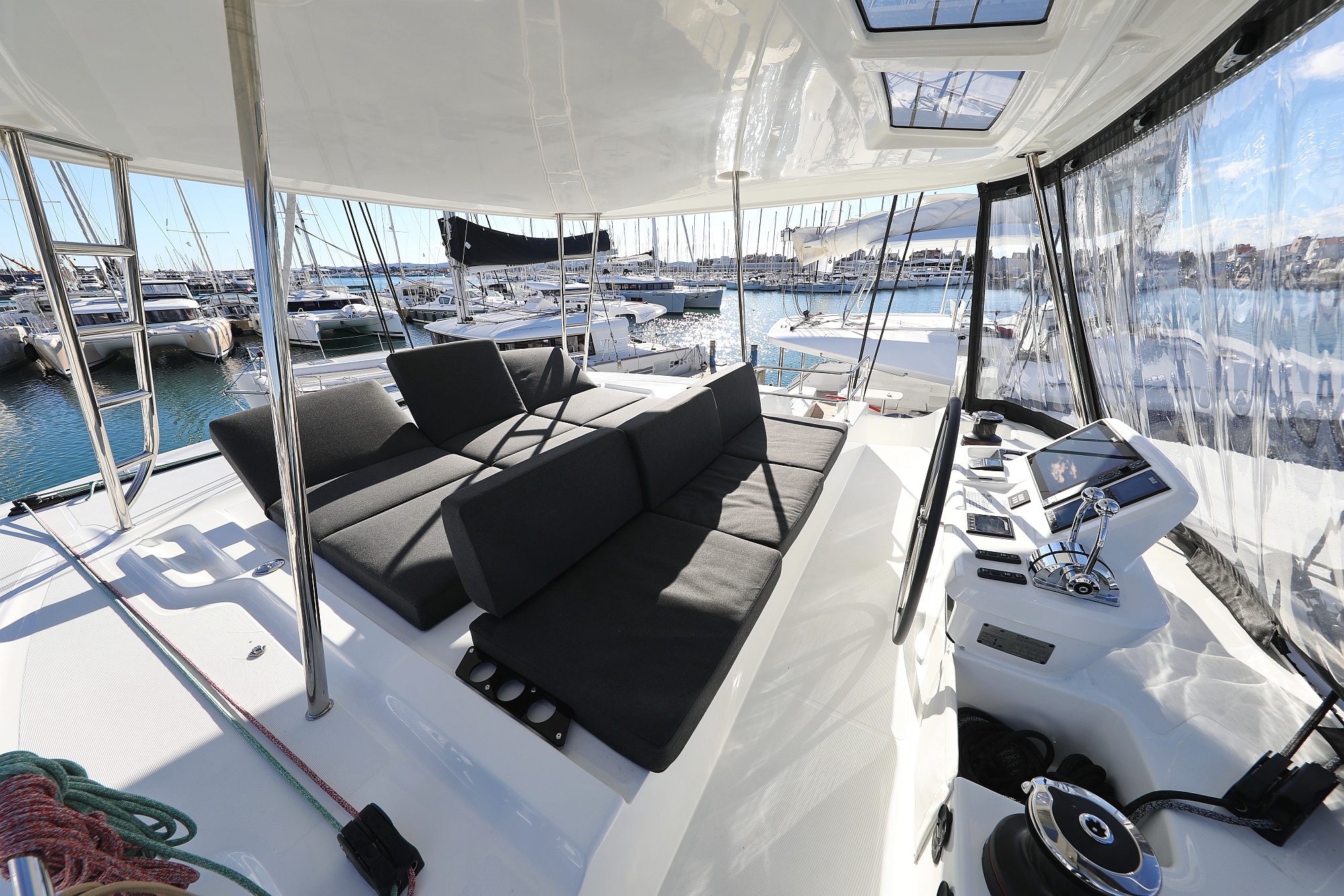 Lagoon 50/6 cab — photo 4