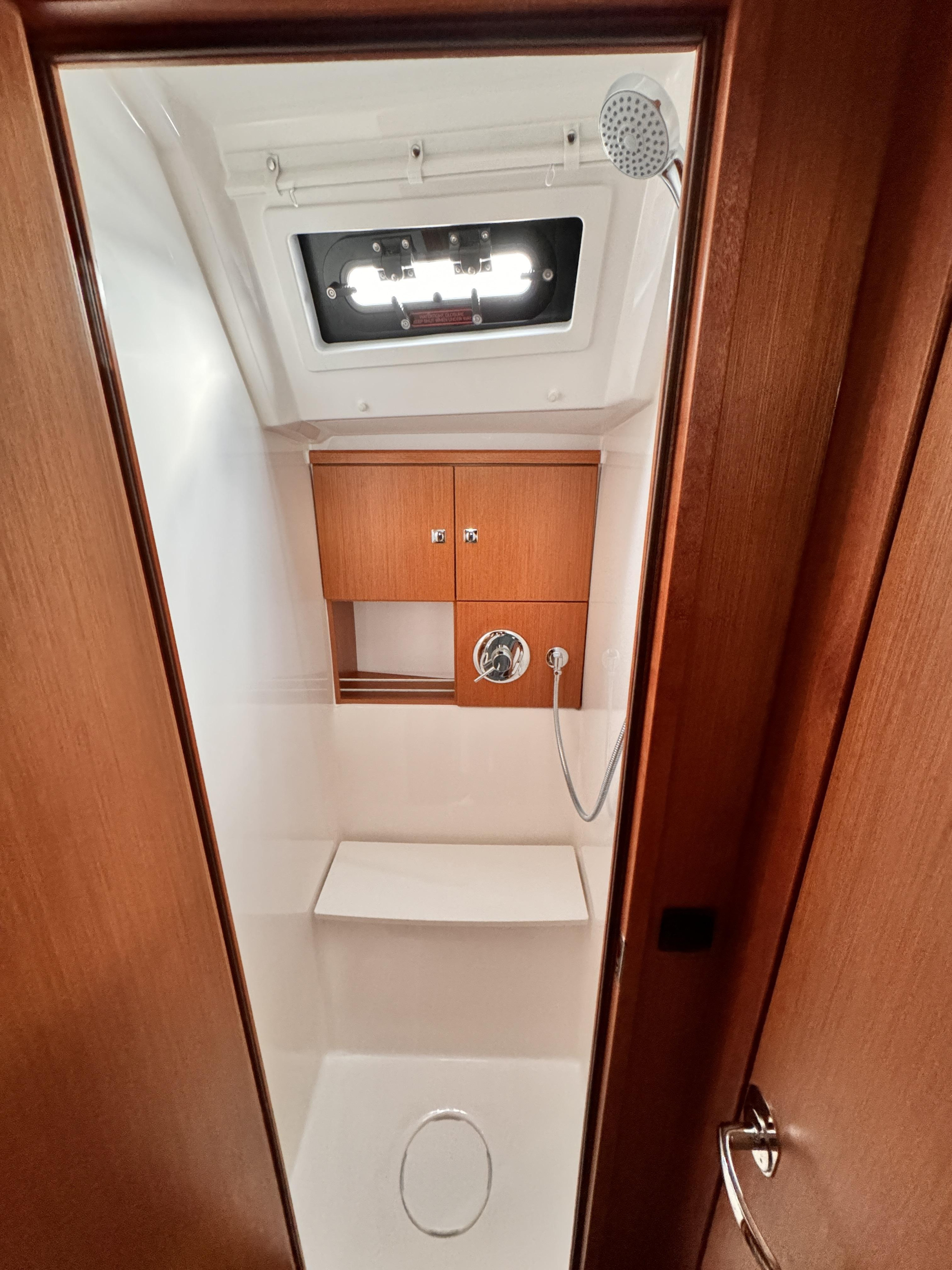 Bavaria Cruiser 46 — photo 9