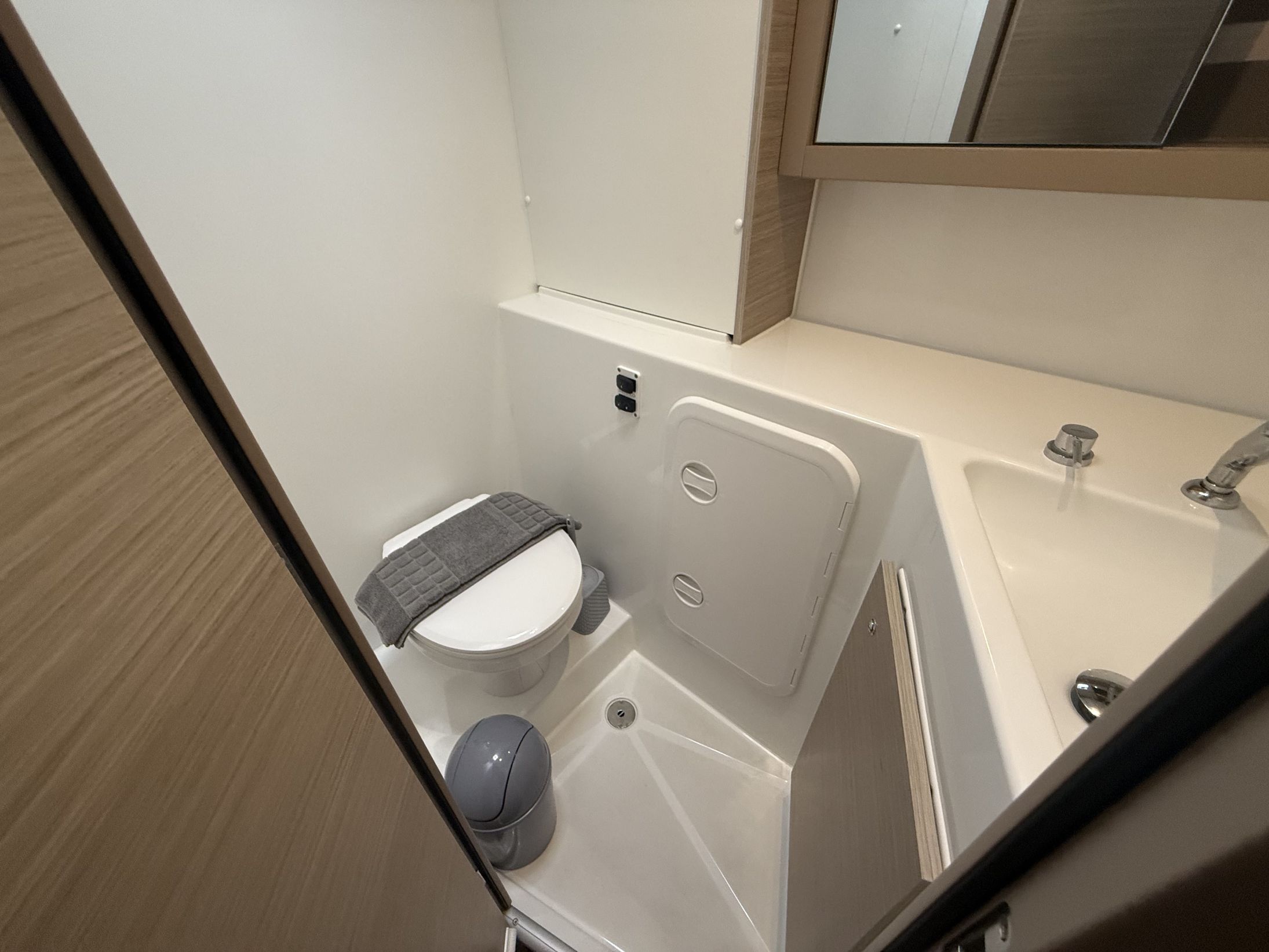 Lagoon 42 — photo 10