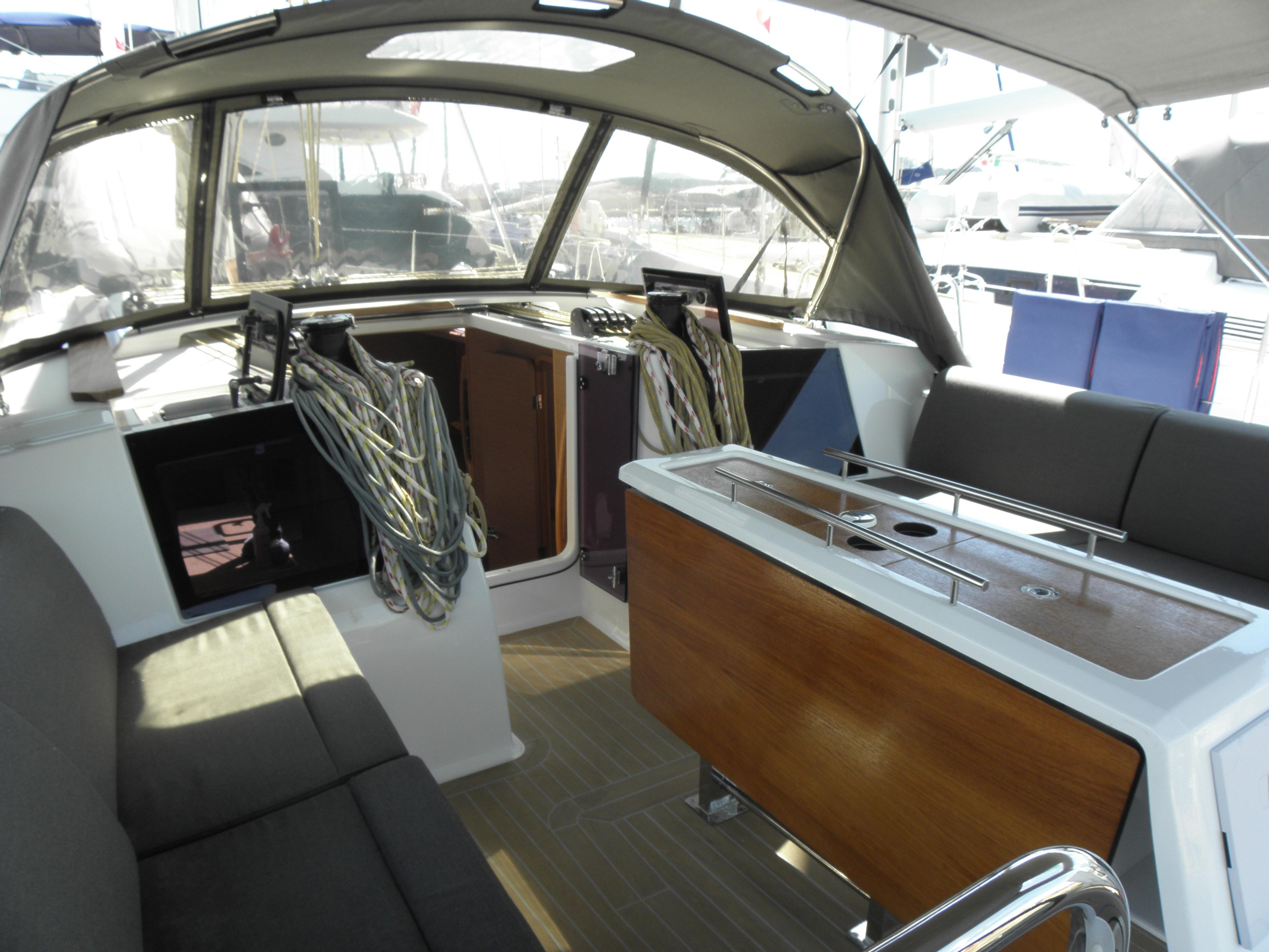 Dufour 460 Grand Large 5Cab — photo 6