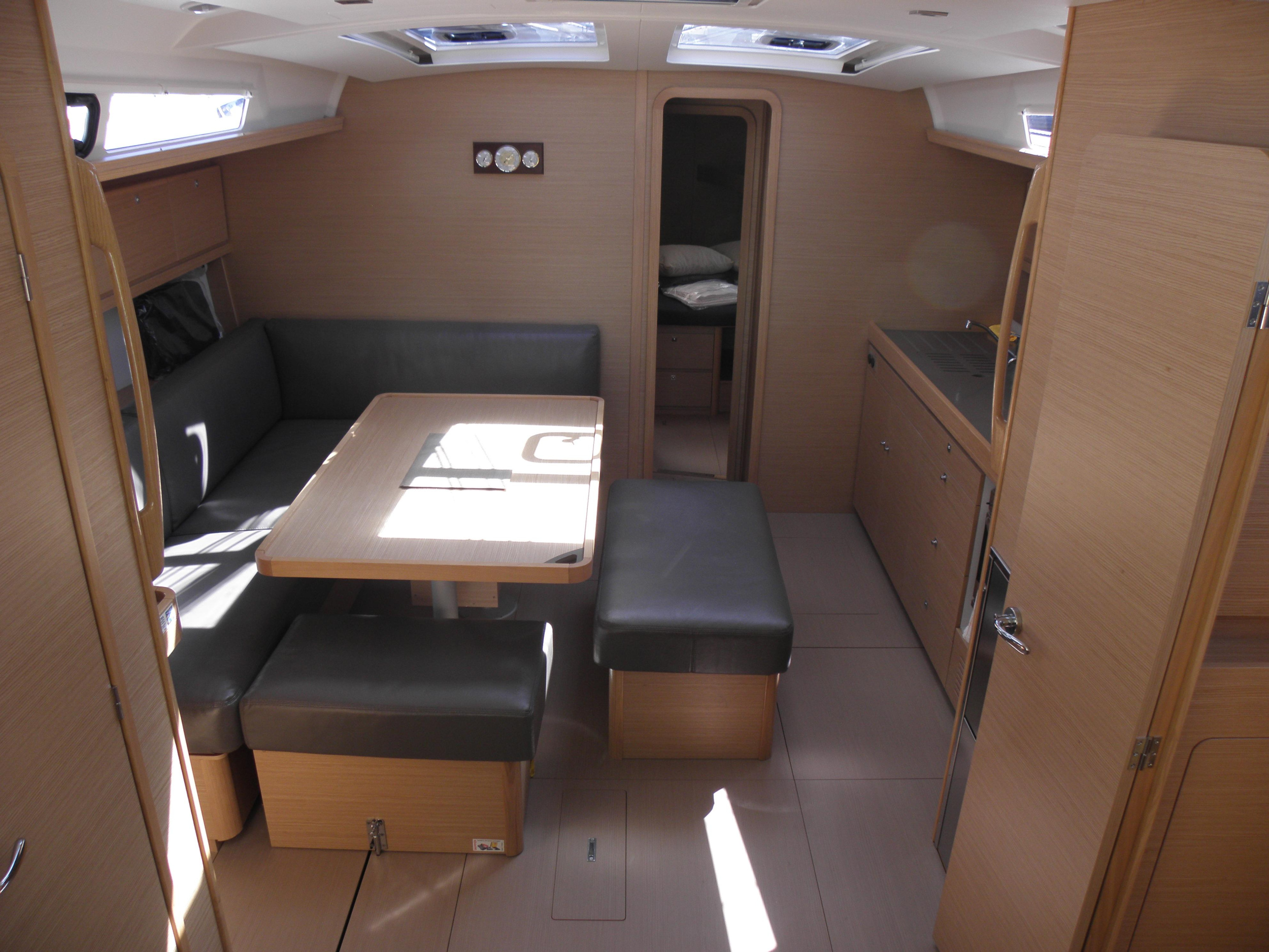 Dufour 460 Grand Large 5Cab — photo 3