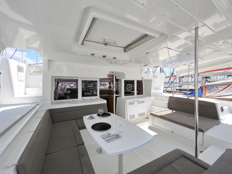 Lagoon 450 F — photo 11