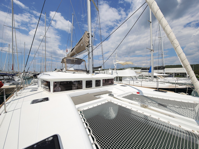 Lagoon 450 F — photo 2