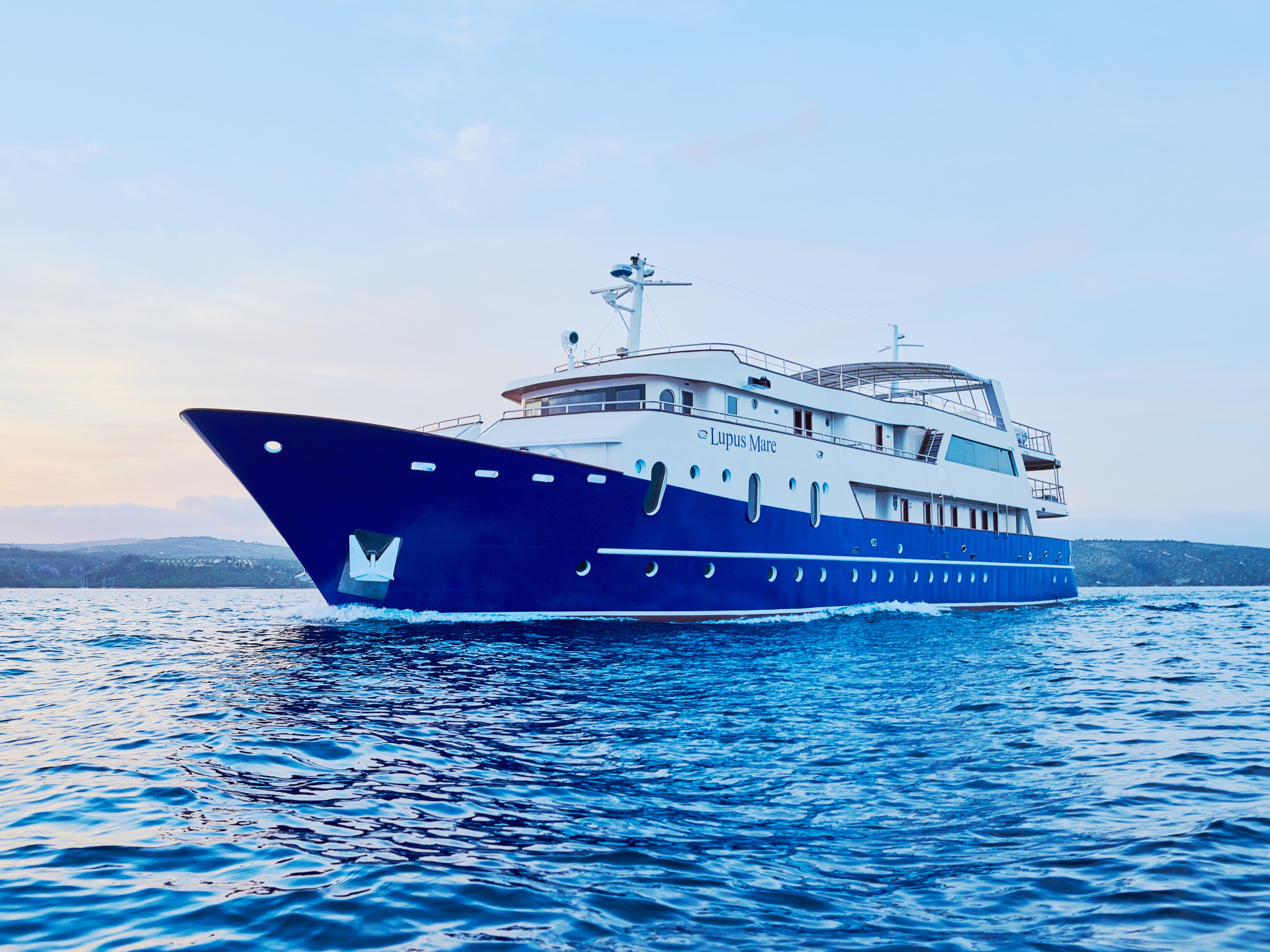 Motoryacht — photo 1