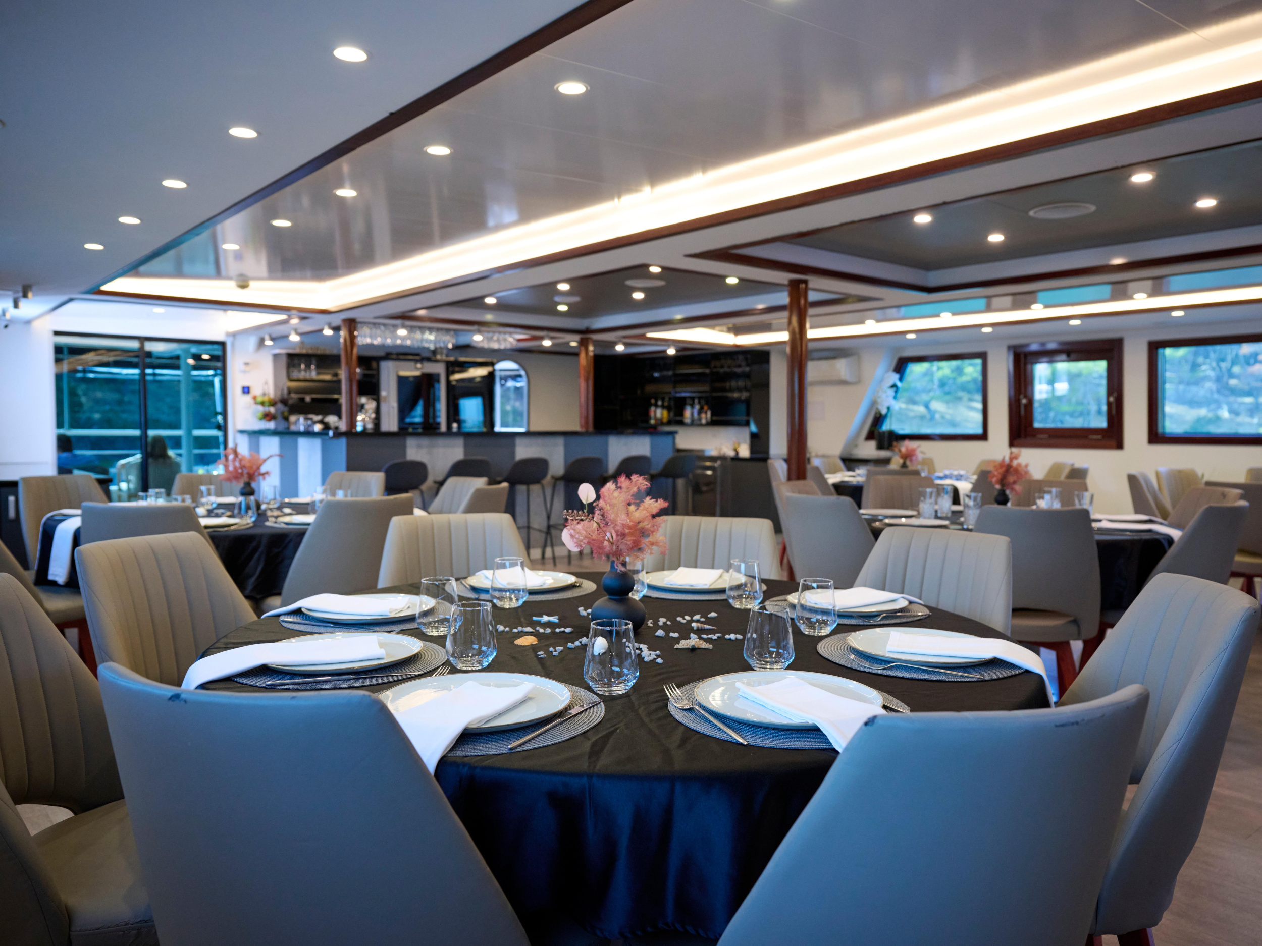 Motoryacht — photo 26