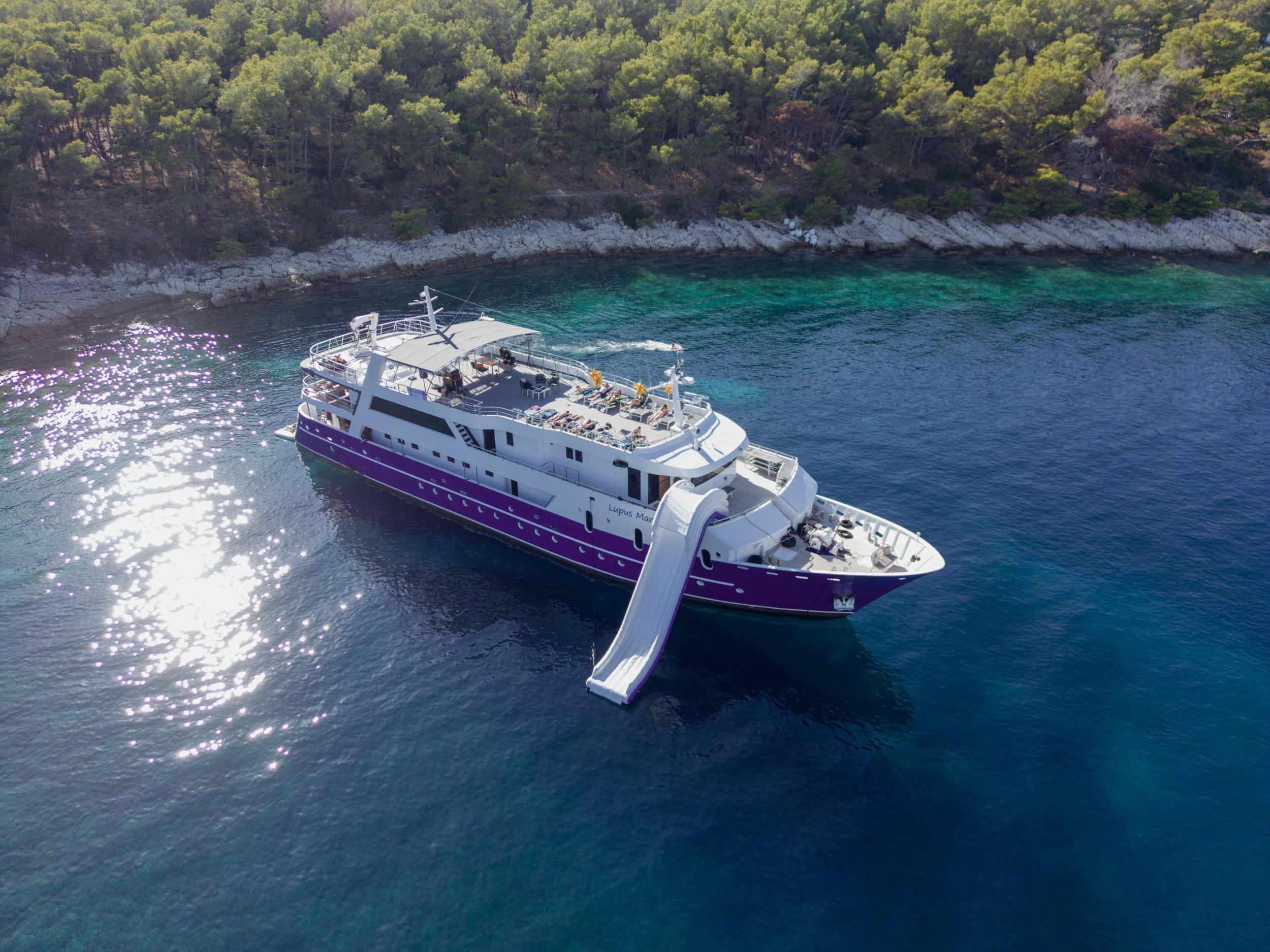 Motoryacht — photo 2