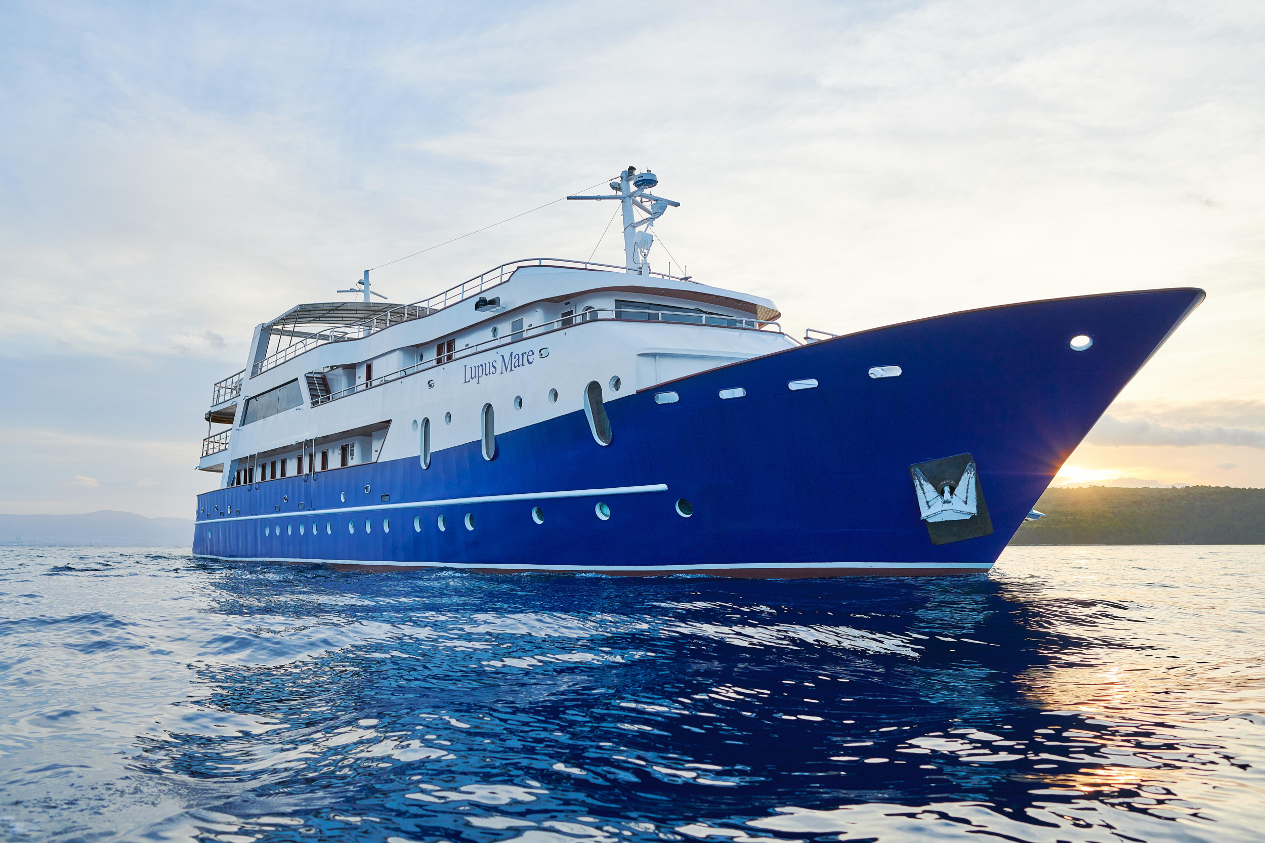 Motoryacht — photo 9