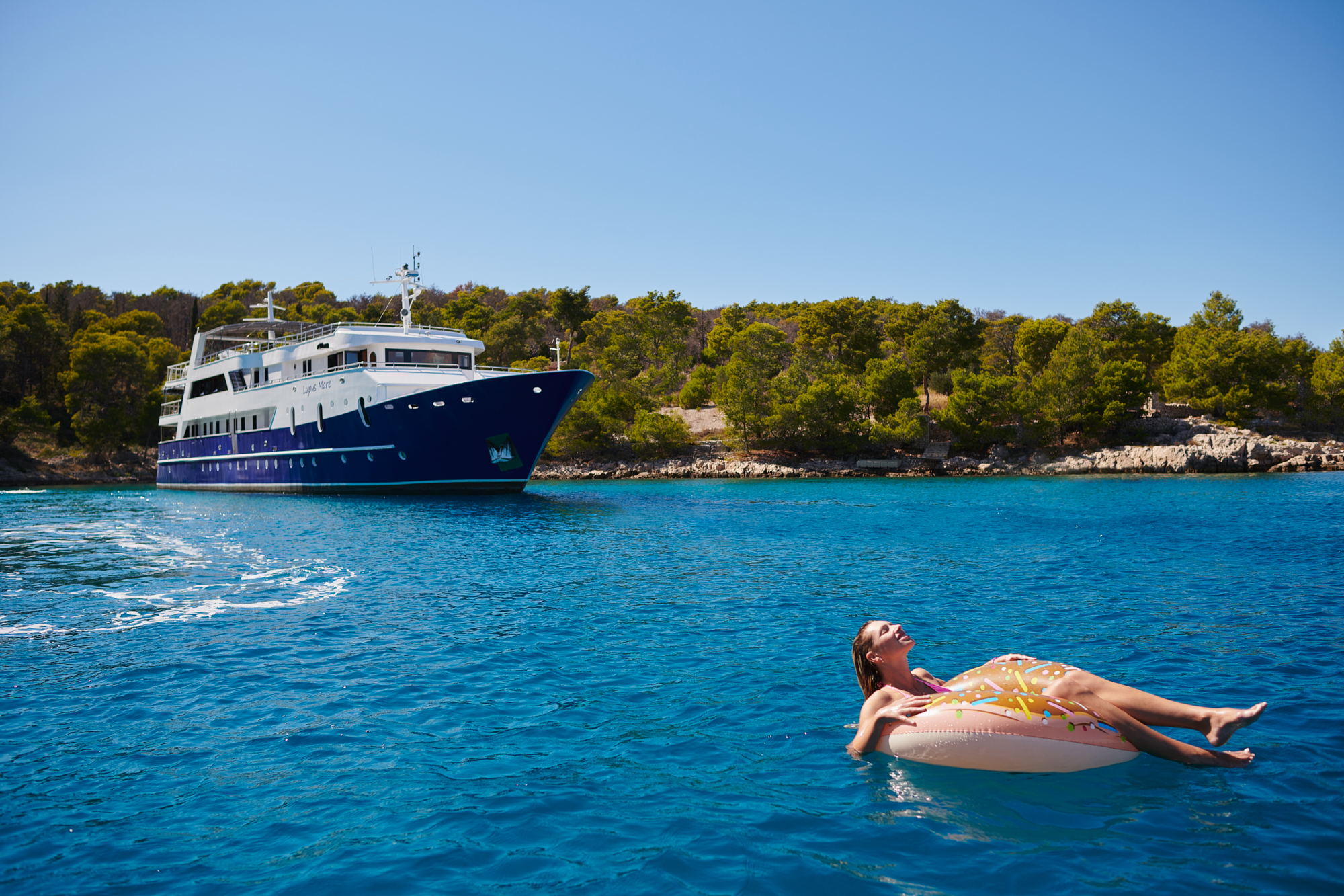 Motoryacht — photo 12