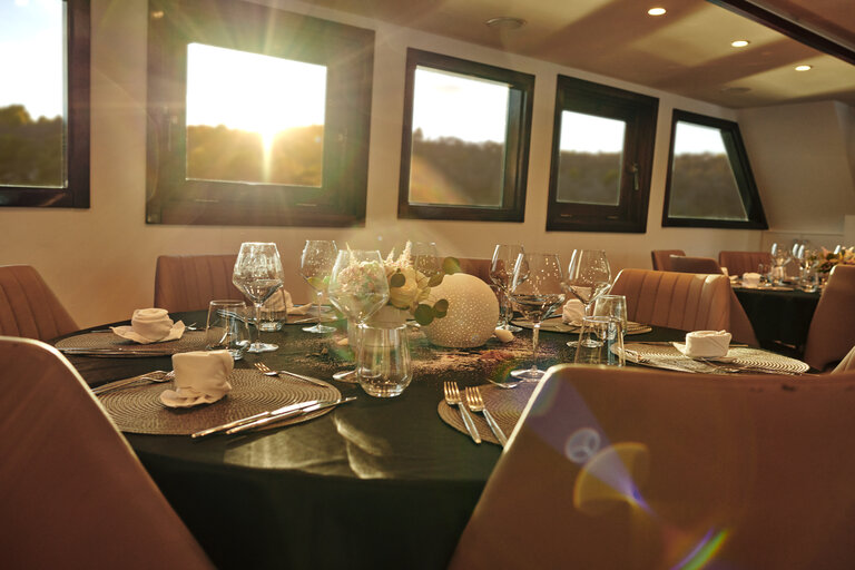Motoryacht — photo 14