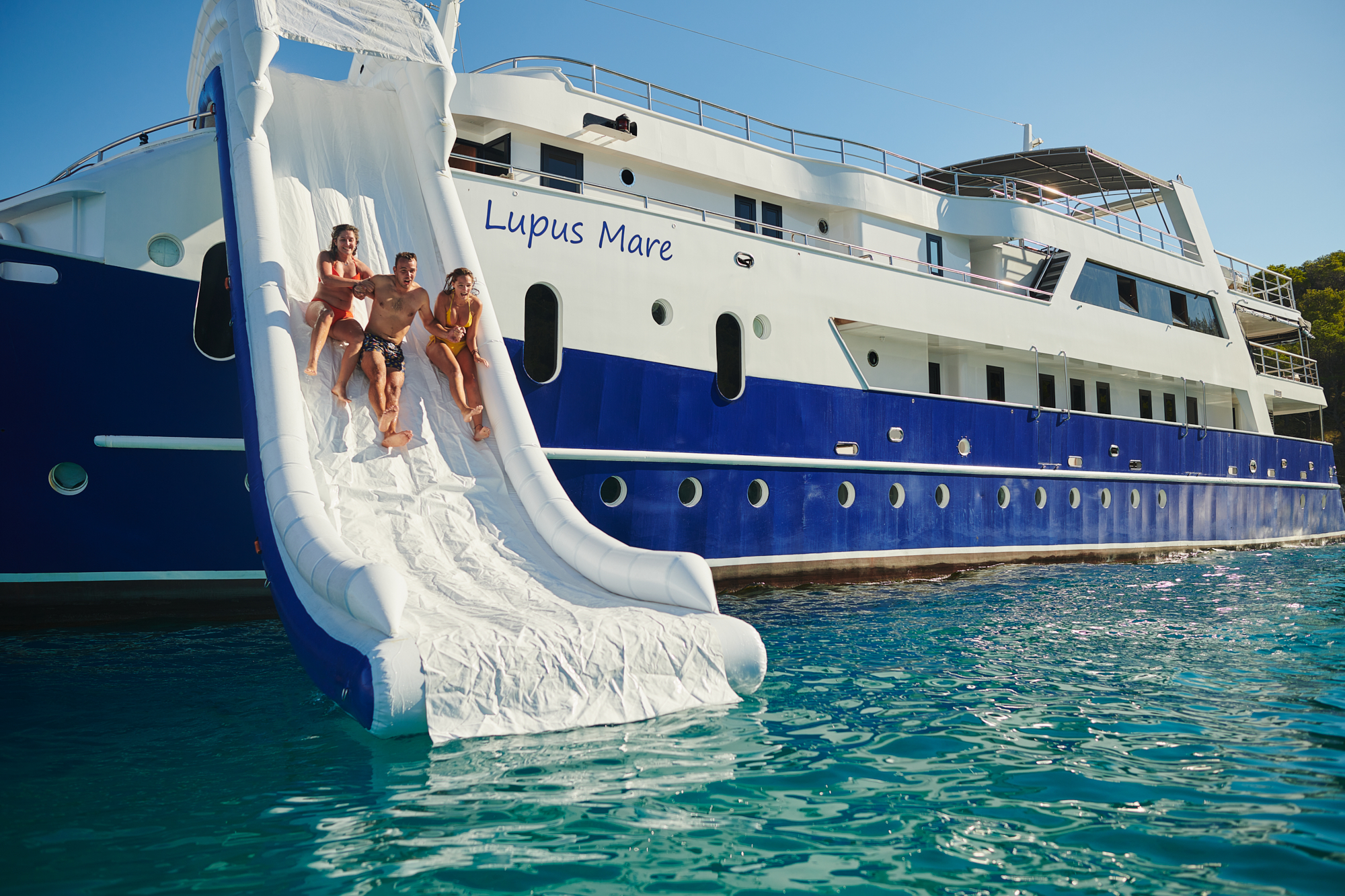 Motoryacht — photo 23
