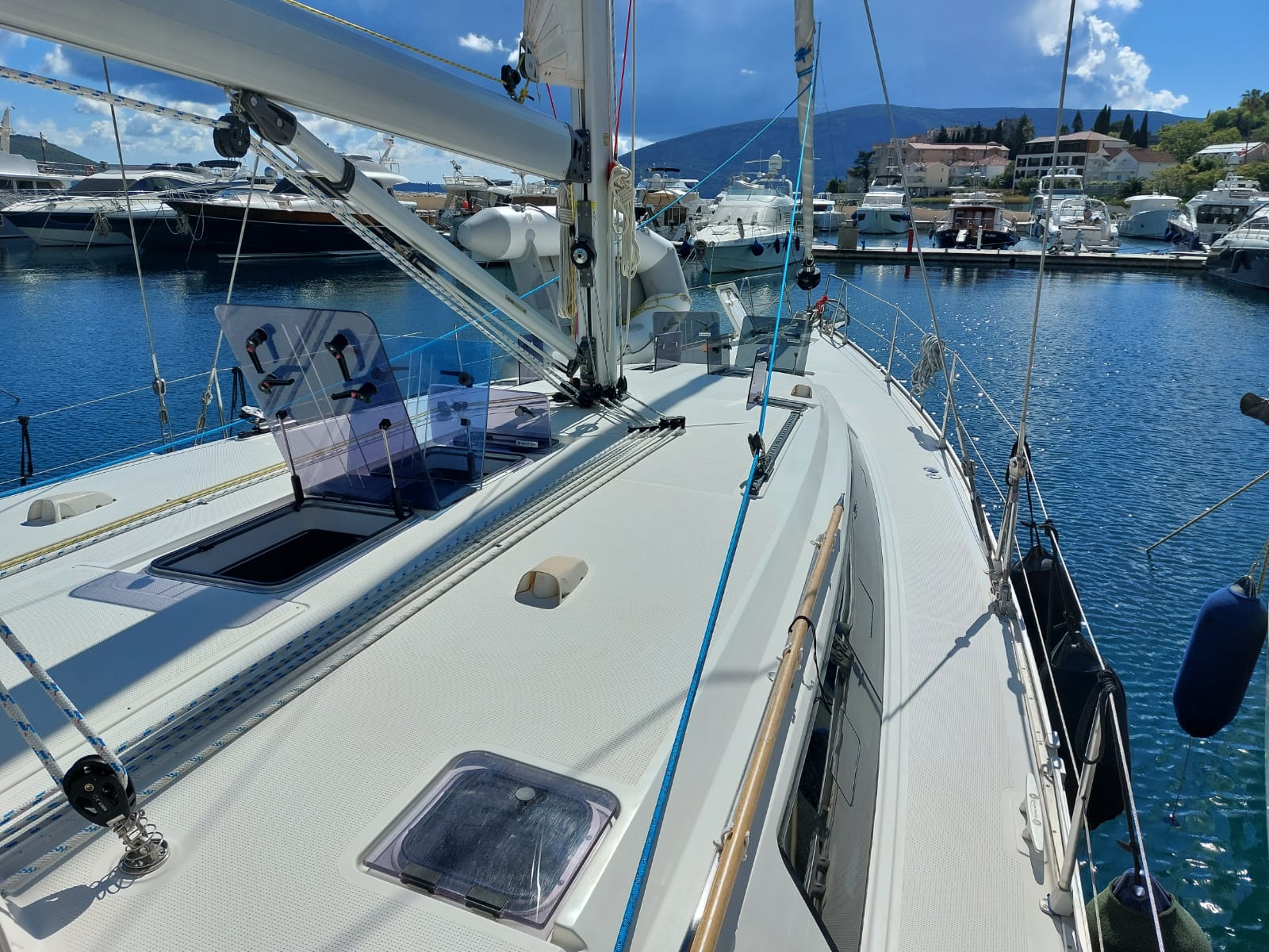 Bavaria 51 Cruiser — photo 12