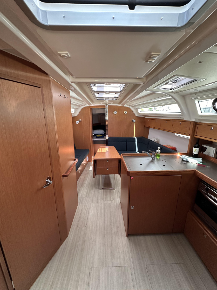 Bavaria Cruiser 37 — photo 14