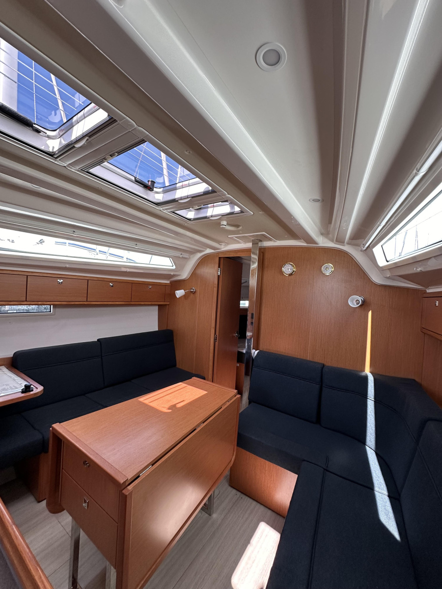 Bavaria Cruiser 37 — photo 11