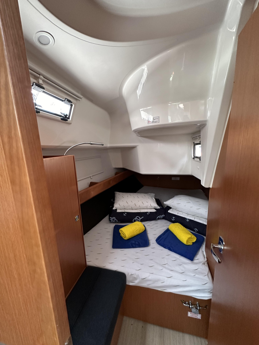 Bavaria Cruiser 37 — photo 12