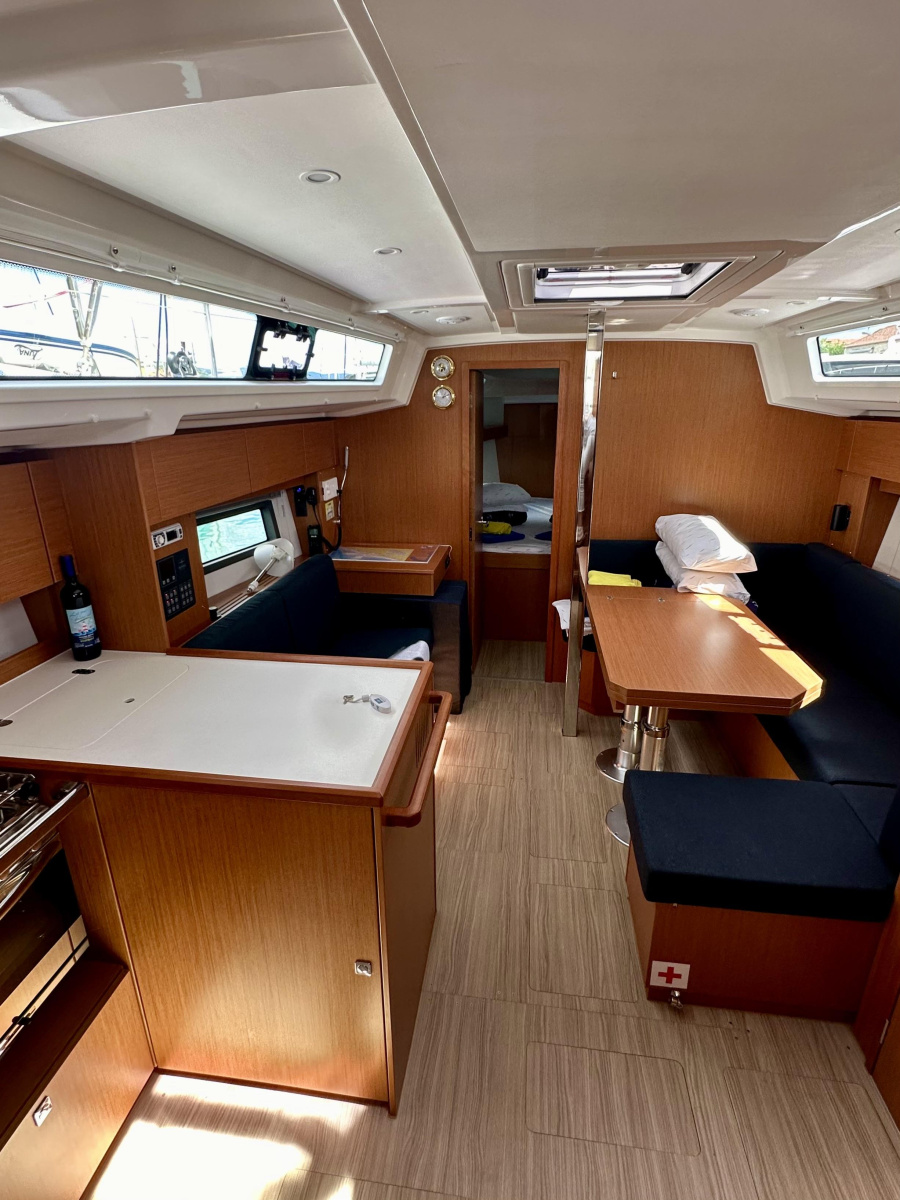 Bavaria C38 — photo 15