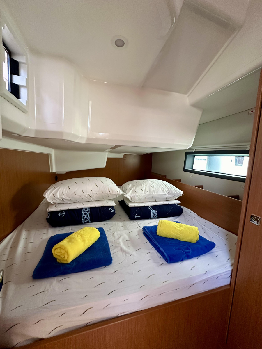 Bavaria C38 — photo 11