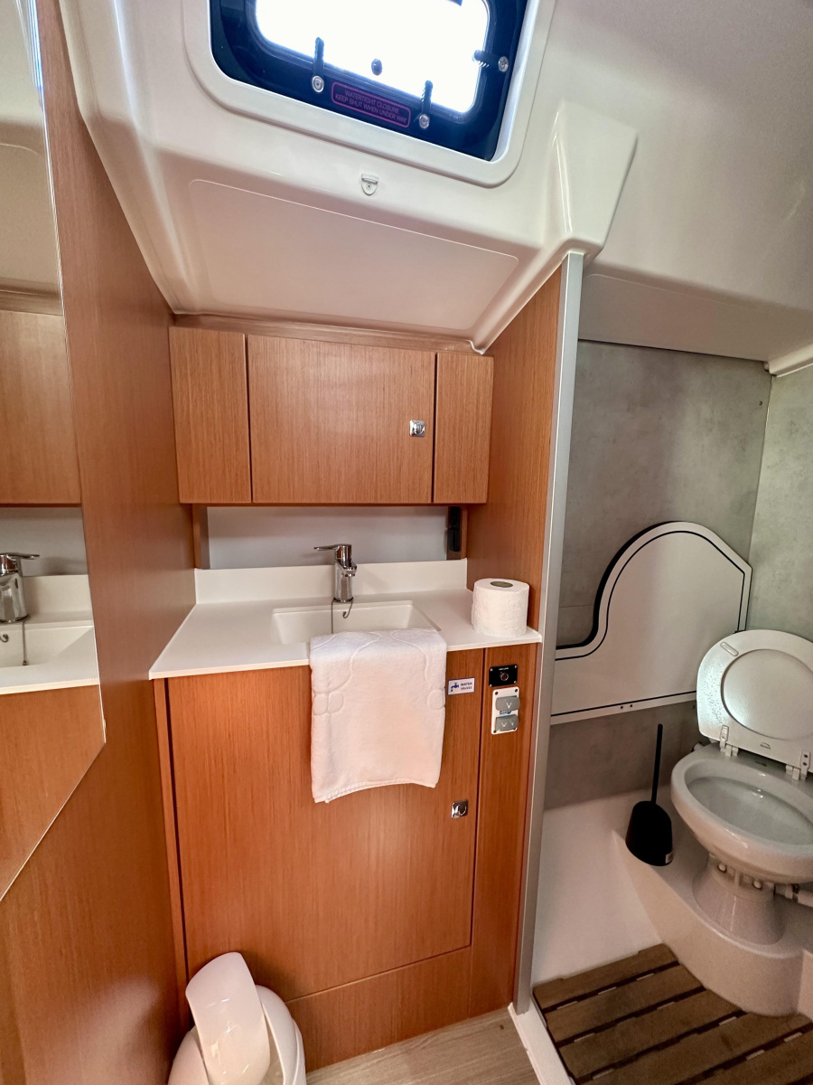 Bavaria C38 — photo 6