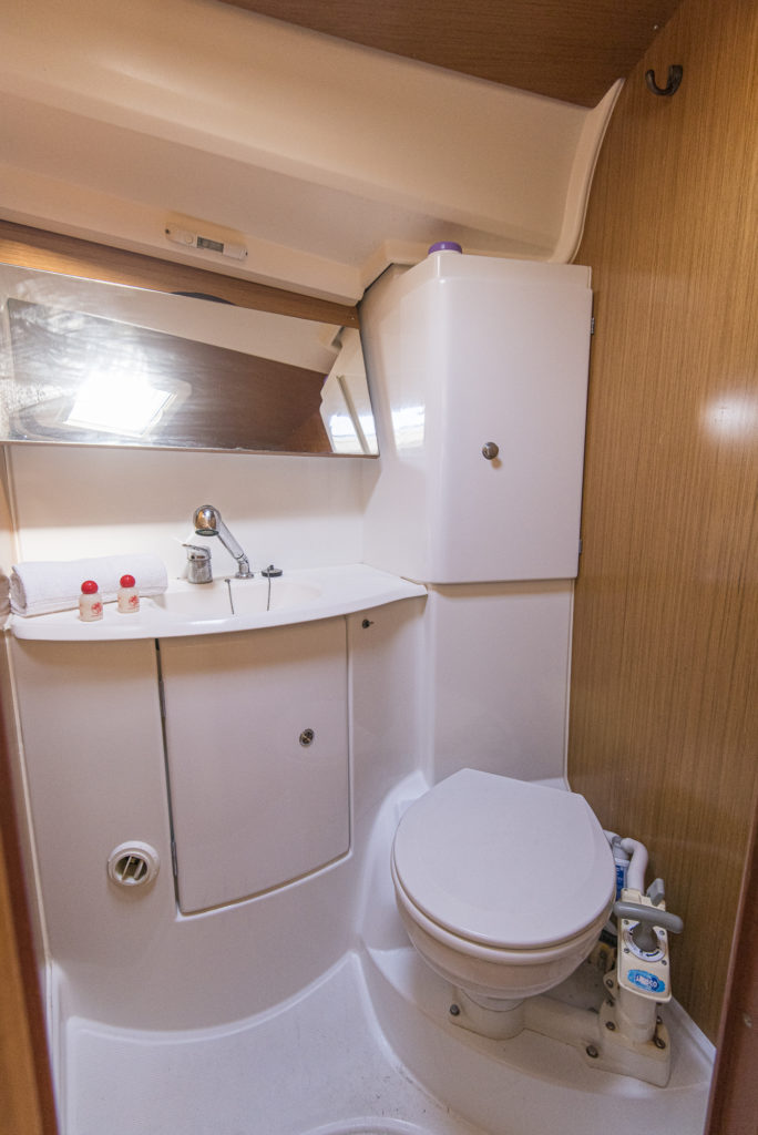 Sun Odyssey 42 i — photo 12