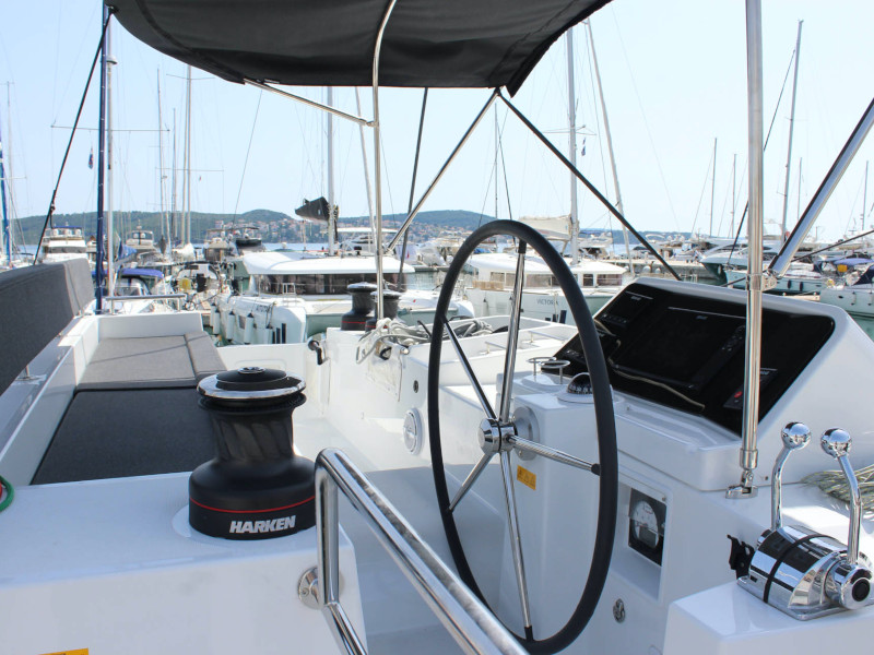 Lagoon 450 Fly — photo 6
