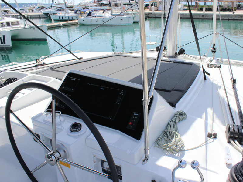 Lagoon 450 Fly — photo 3