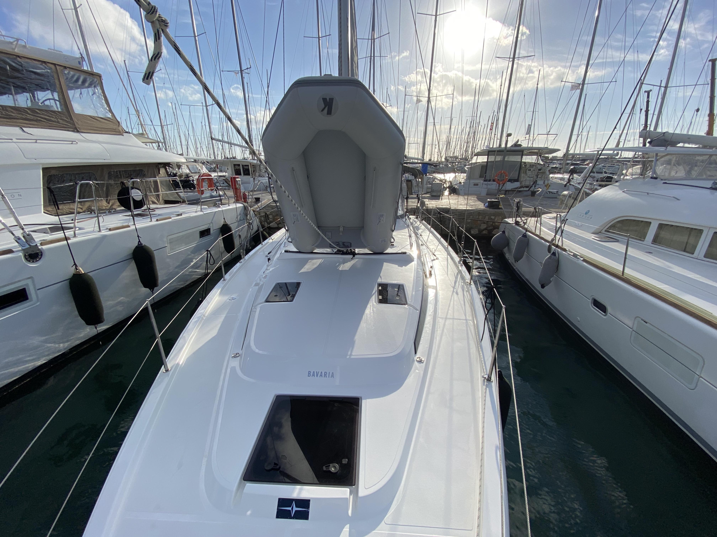 Bavaria C42 — photo 17
