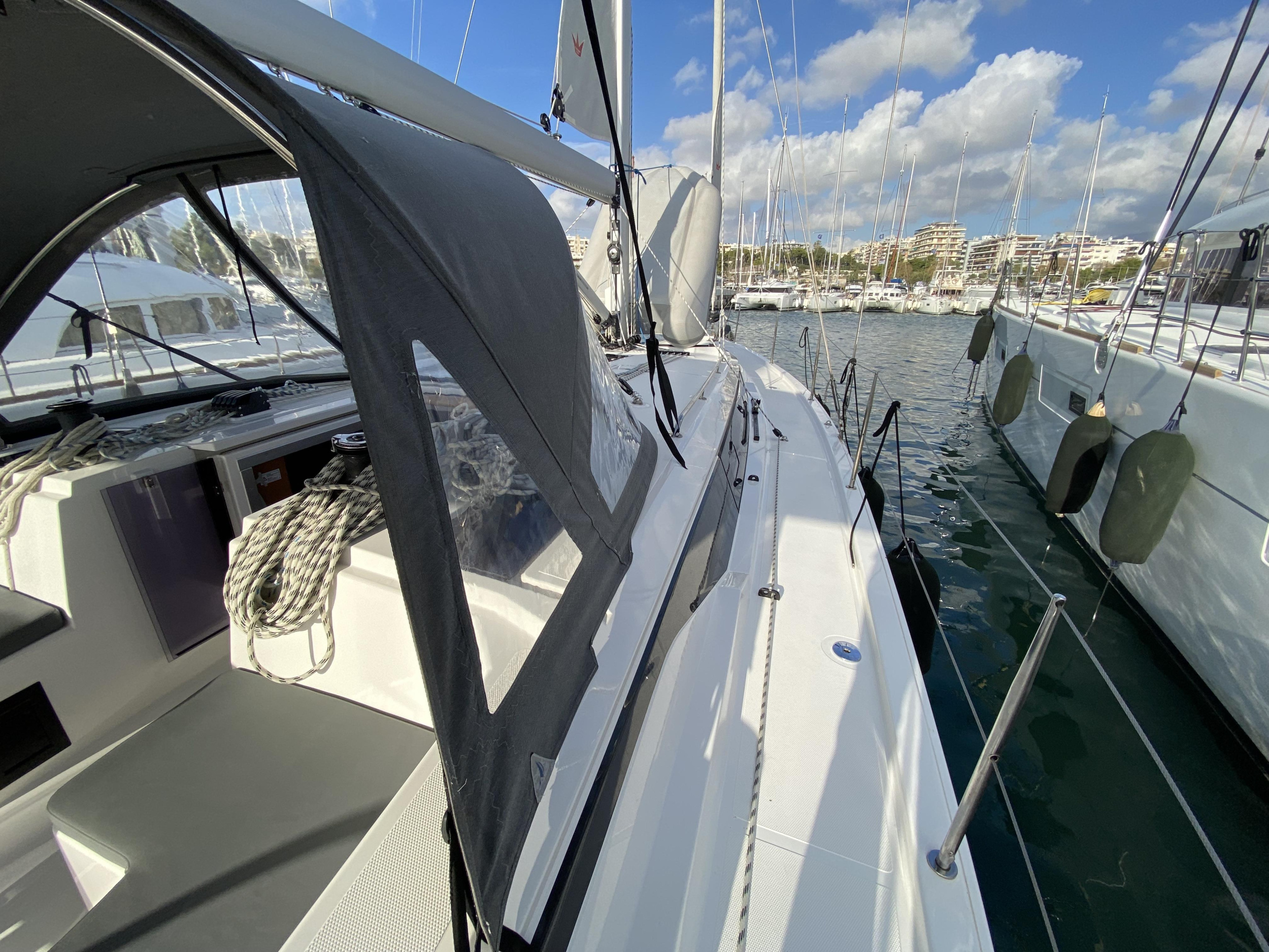 Bavaria C42 — photo 22