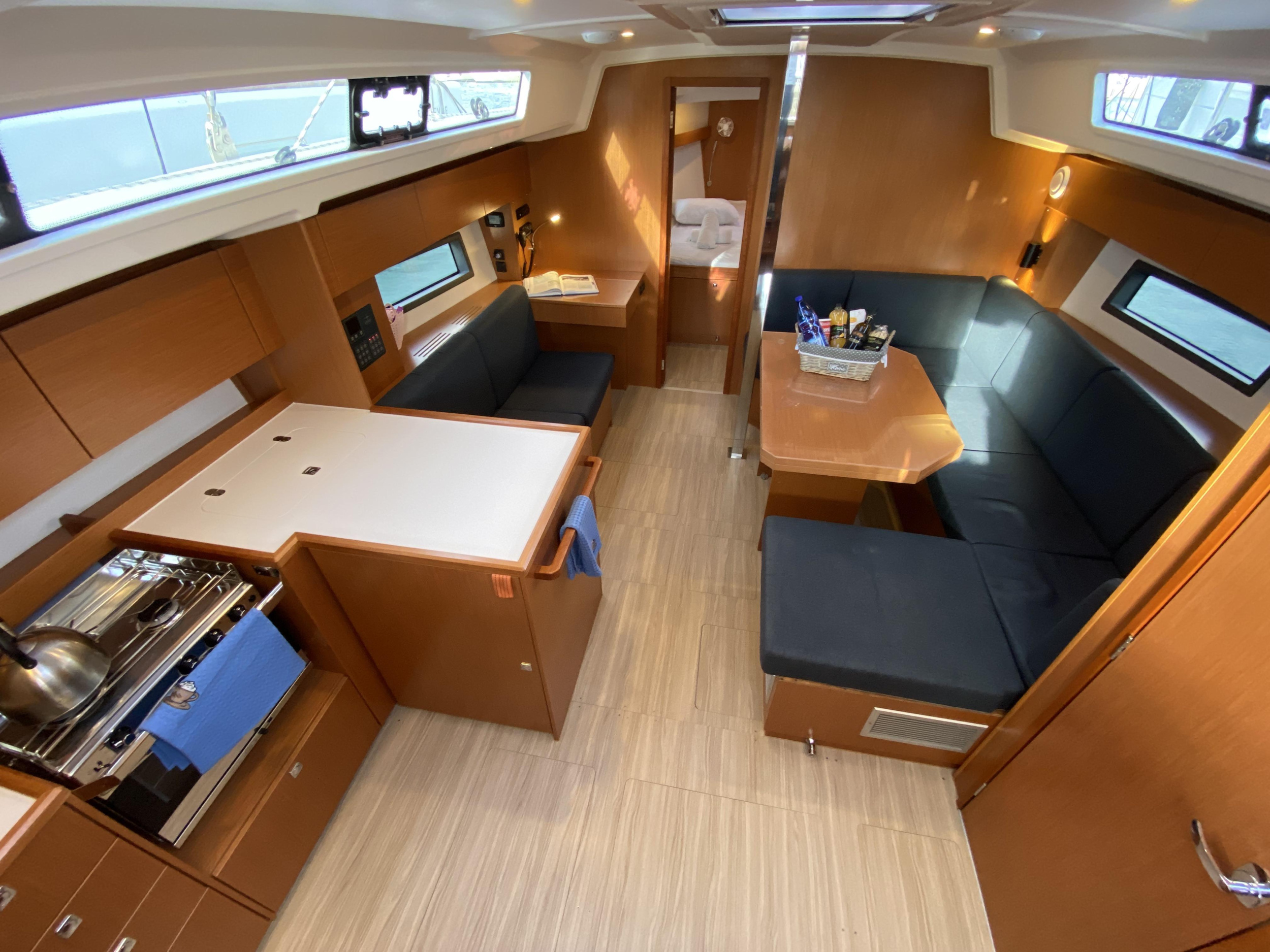 Bavaria C42 — photo 20
