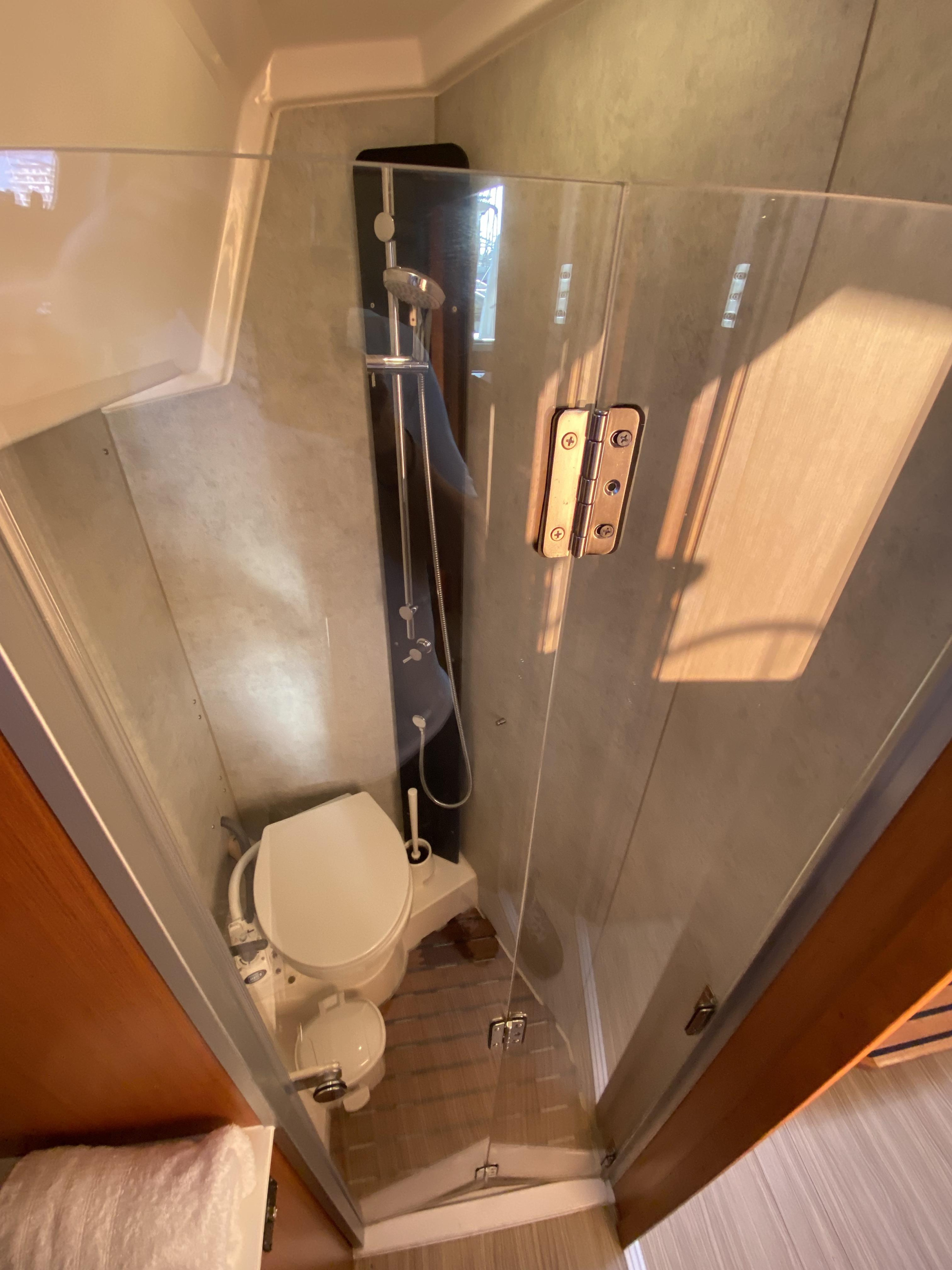 Bavaria C42 — photo 3